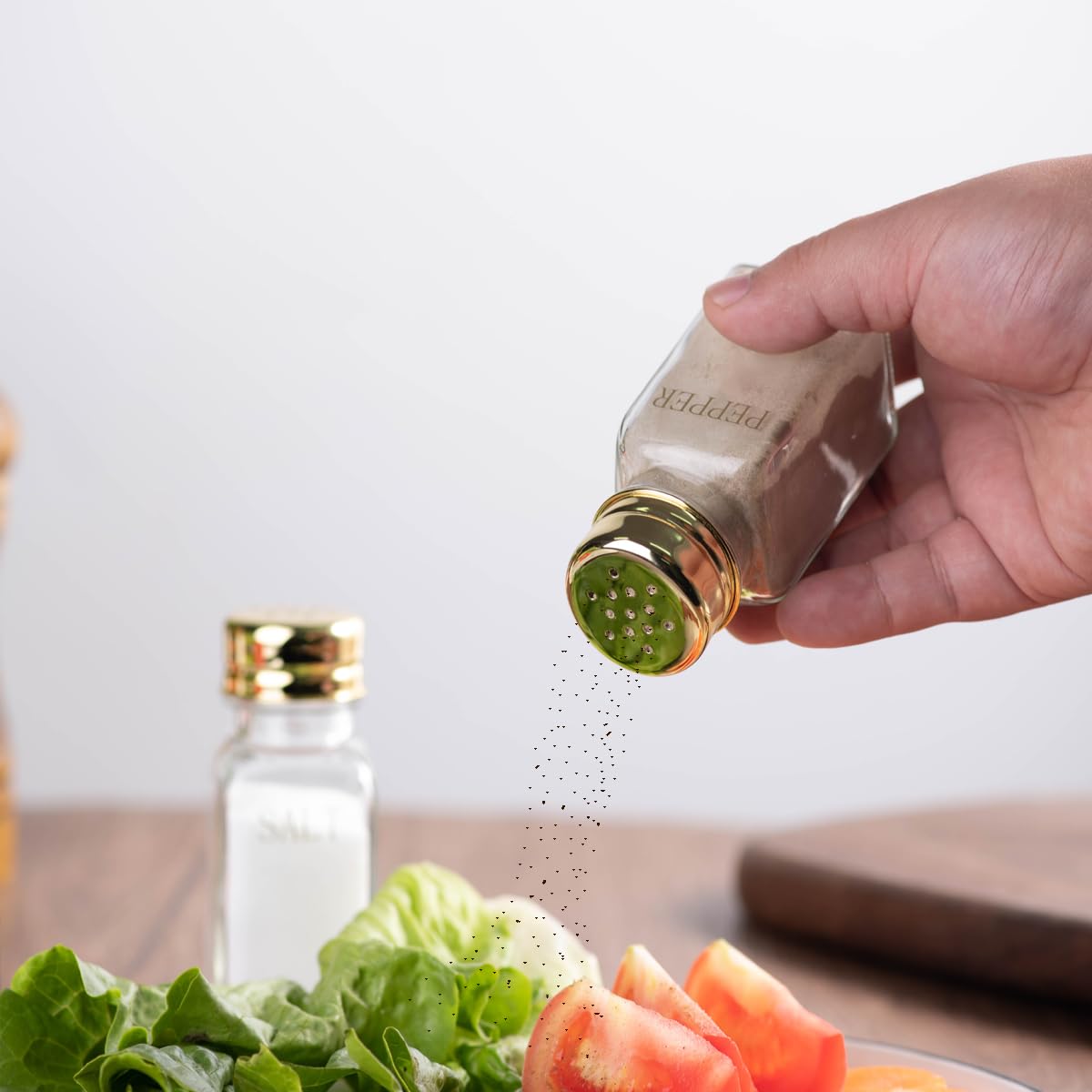Premium Gold & Clear Glass Salt and Pepper Shakers Set - Modern Kitchen Decor with Stainless Steel Lids - Elegant White & Gold Dining Accessories for Home, Wedding Gift & Restaurant Use - Perfect for Table Setting, Dinner Parties & Everyday Cooking