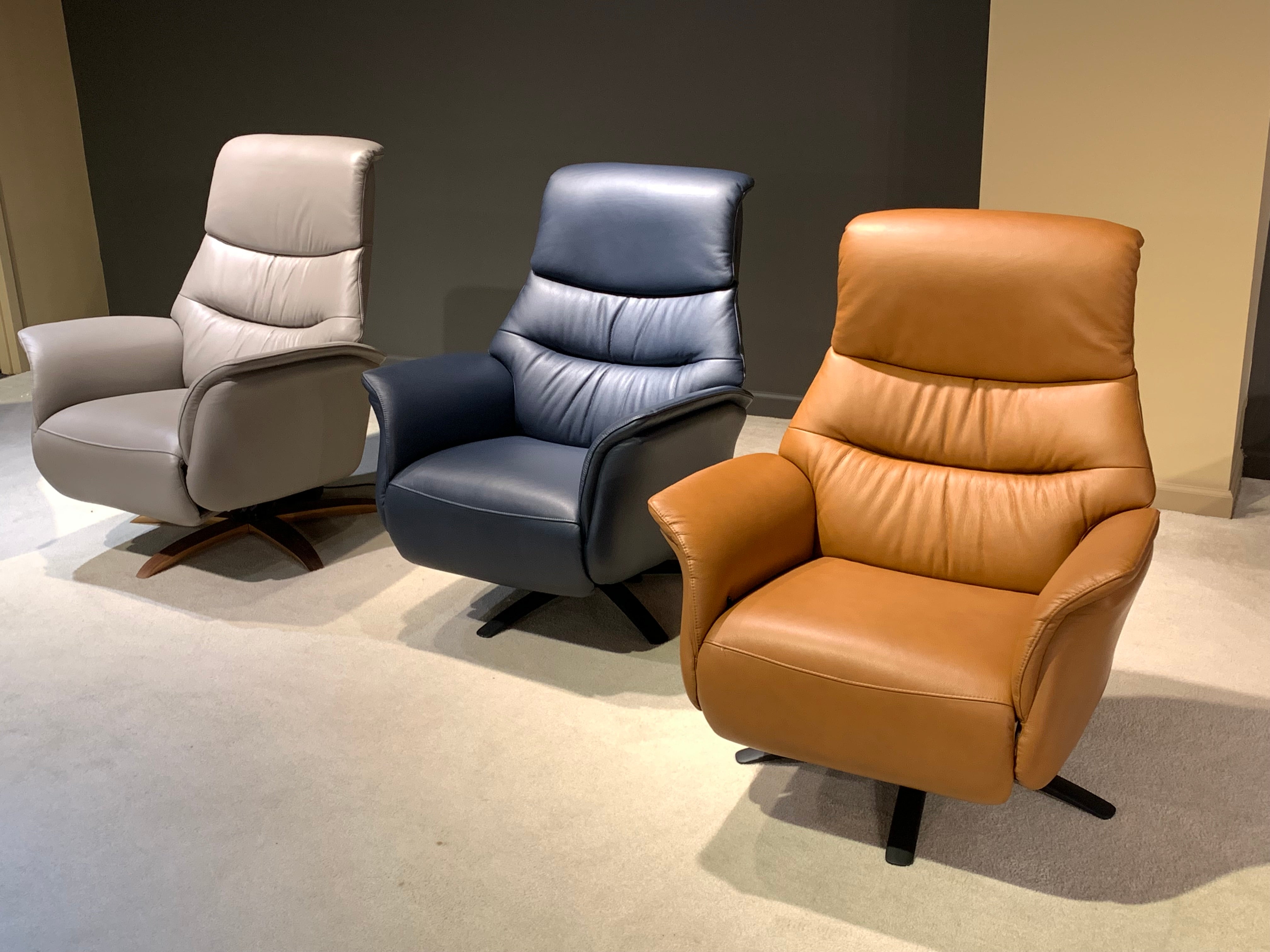 Hjort Knudsen 8051 Superior Swivel Recliner Medium Brown Leather - Ergonomic Office Chair with 360° Rotation & Adjustable Reclining for Home Theater, Gaming Room & Executive Office (Showroom Model)
