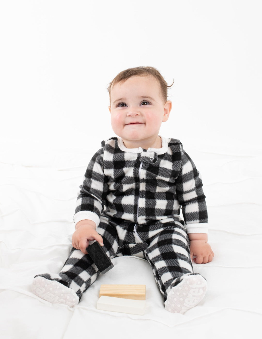 Baby Footed Fleece Plaid Pajamas - Warm Winter Sleepwear for Infants & Toddlers - Perfect for Cold Nights & Cozy Bedtime