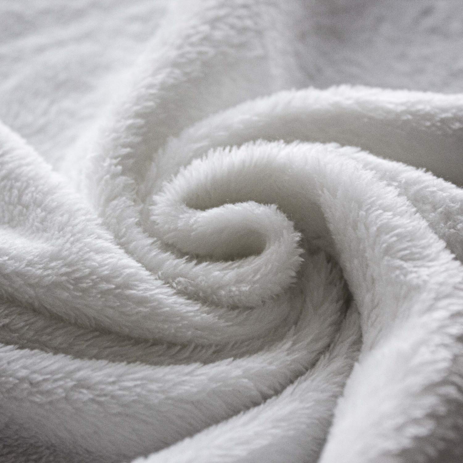 Misty Mountains Soft Flannel Fleece Throw Blanket - Foggy Dawn Valley Forest Design, Cozy Plush for Indoor & Outdoor Use, 50x60 Inches, Evergreen Eggshell - Perfect for Sofa, Bed, Camping & Picnics