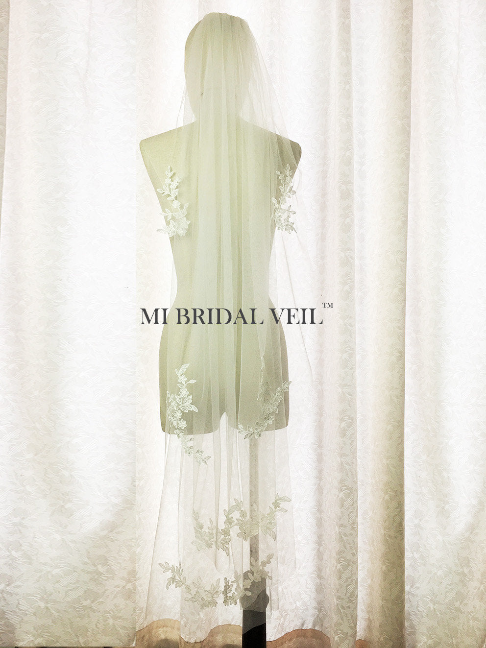 Elegant Lace Wedding Veil with Waltz Rose Appliqués - Perfect for Bridal Ceremonies, First Dances & Romantic Photos