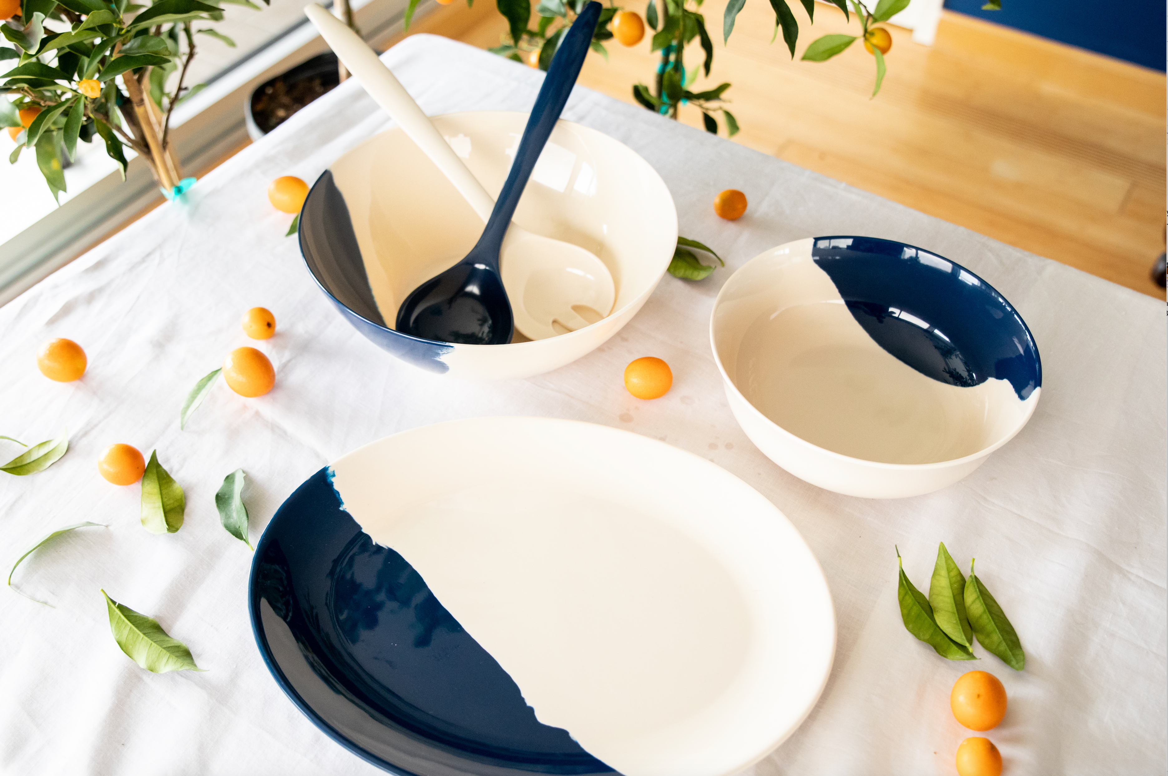 1/2 & 1/2 Ivory and Navy Melamine Salad Serving Set - 5 Piece Dinnerware for Outdoor Picnics, BBQs, and Party Entertaining