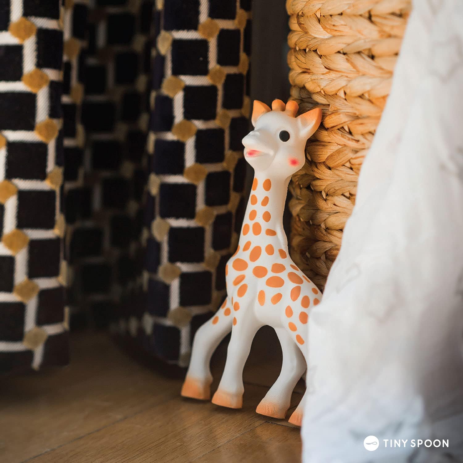 Sophie La Girafe Baby Gift Set with Soft Security Blanket - Perfect Newborn Shower Present for Infants & Toddlers