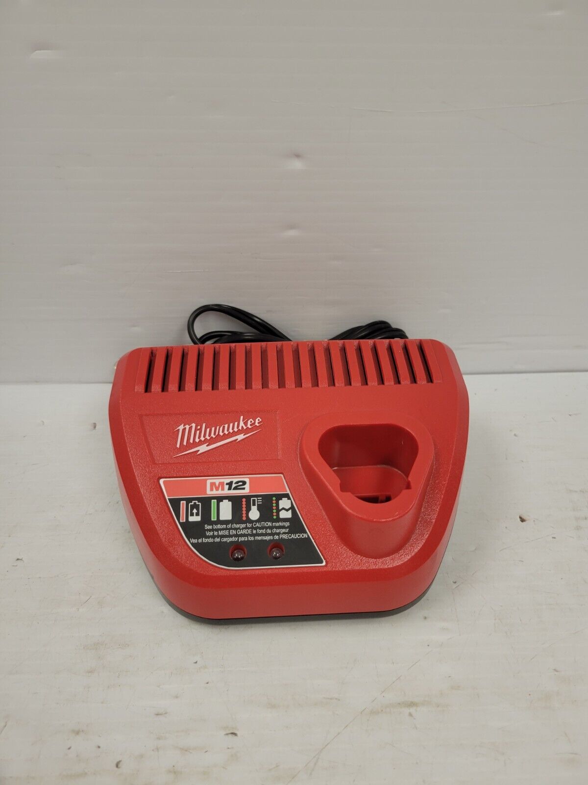 Milwaukee 48-54-2401 Fast Charger for M12 & M18 Batteries - Power Tool Battery Charger for Home & Workshop Use