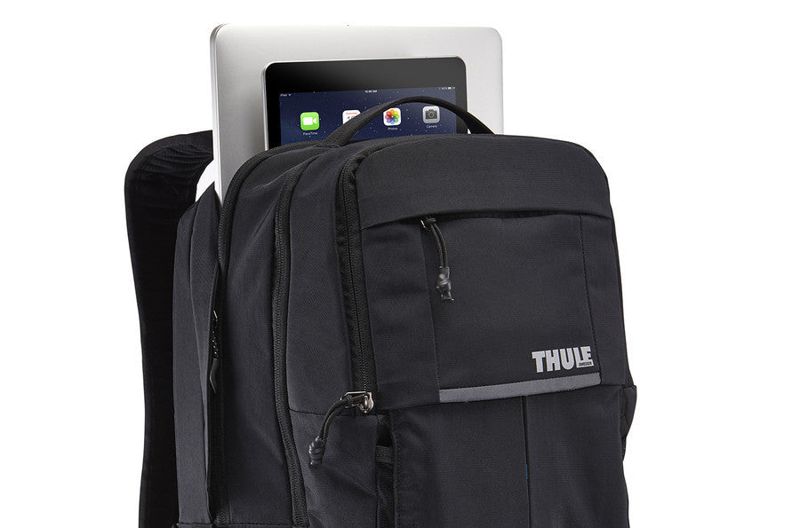 Thule Paramount Daypack - Lightweight Hiking Backpack for Men & Women, Durable Black Daypack for Travel, Work & Outdoor Adventures