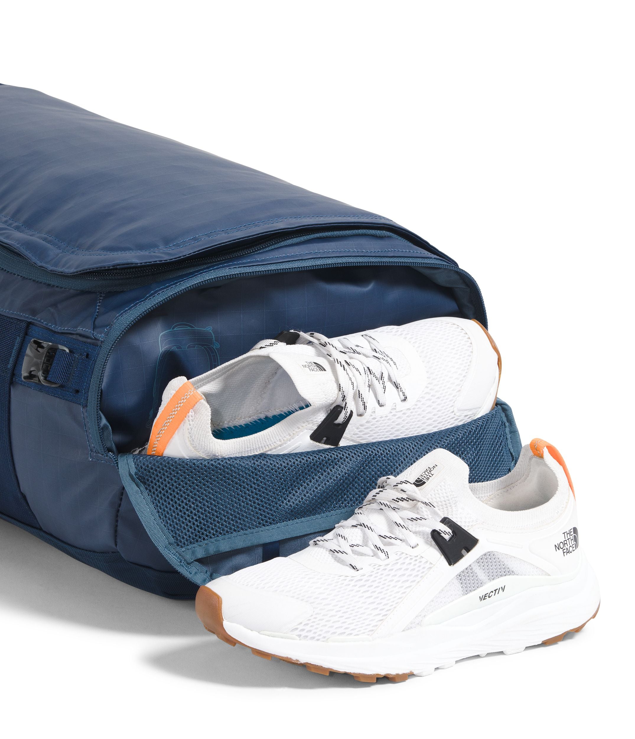 The North Face Base Camp Voyager Duffel 32L - Waterproof Travel Duffel Bag for Camping, Hiking & Outdoor Adventures - Durable Gear for Men & Women