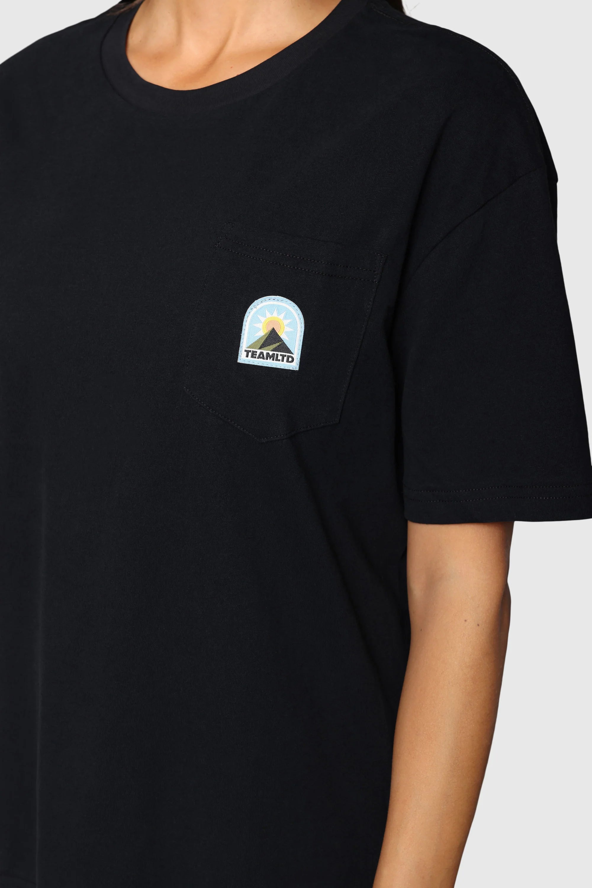 Women's Casual Horizon Pocket T-Shirt - Soft Cotton Comfort Fit Tee for Everyday Wear, Travel & Outings