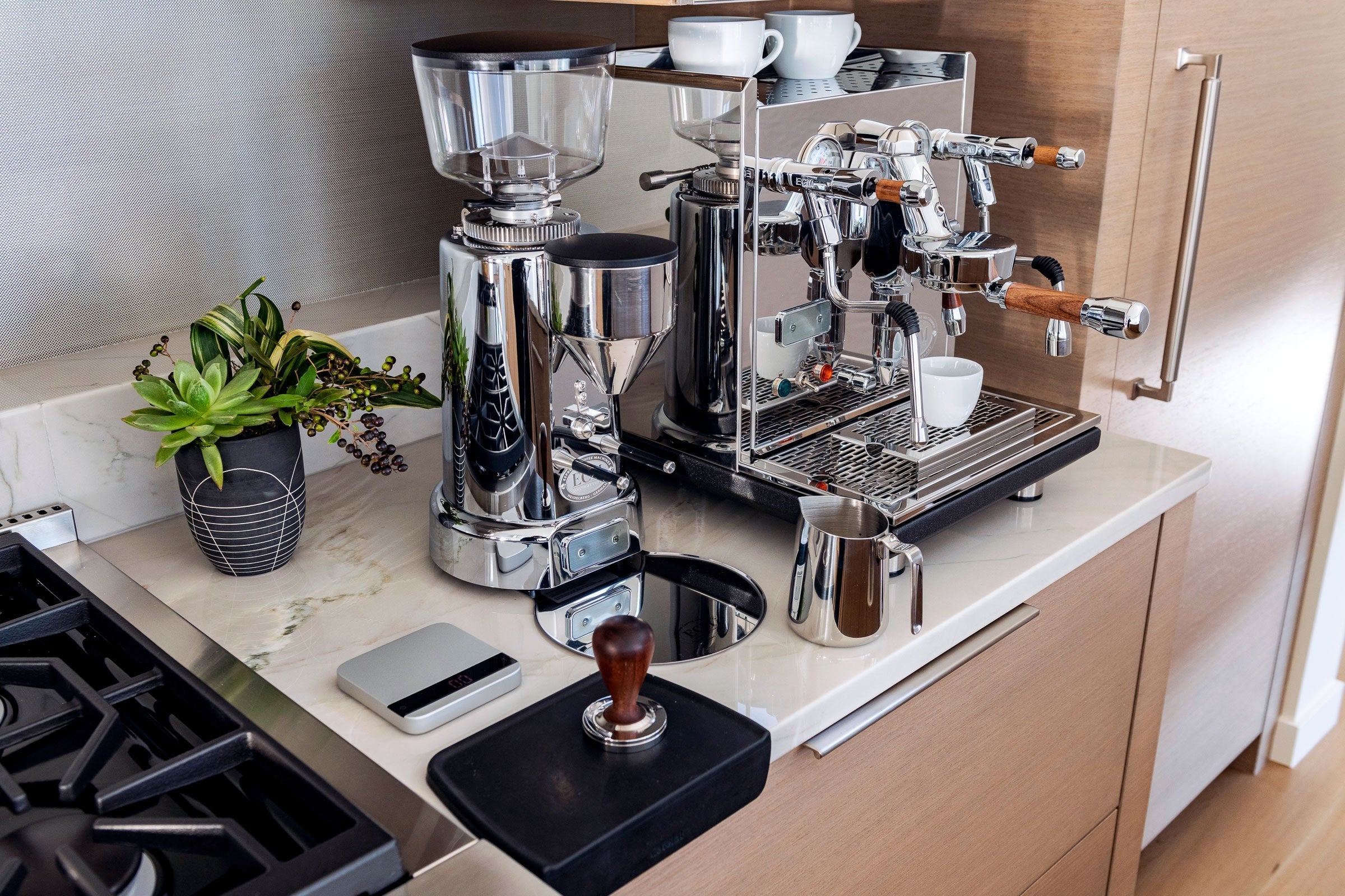 Premium Fellow Eddy Milk Frothing Pitcher - Professional Stainless Steel Coffee Frother for Latte, Cappuccino & Hot Chocolate - Perfect for Home Baristas & Coffee Shops