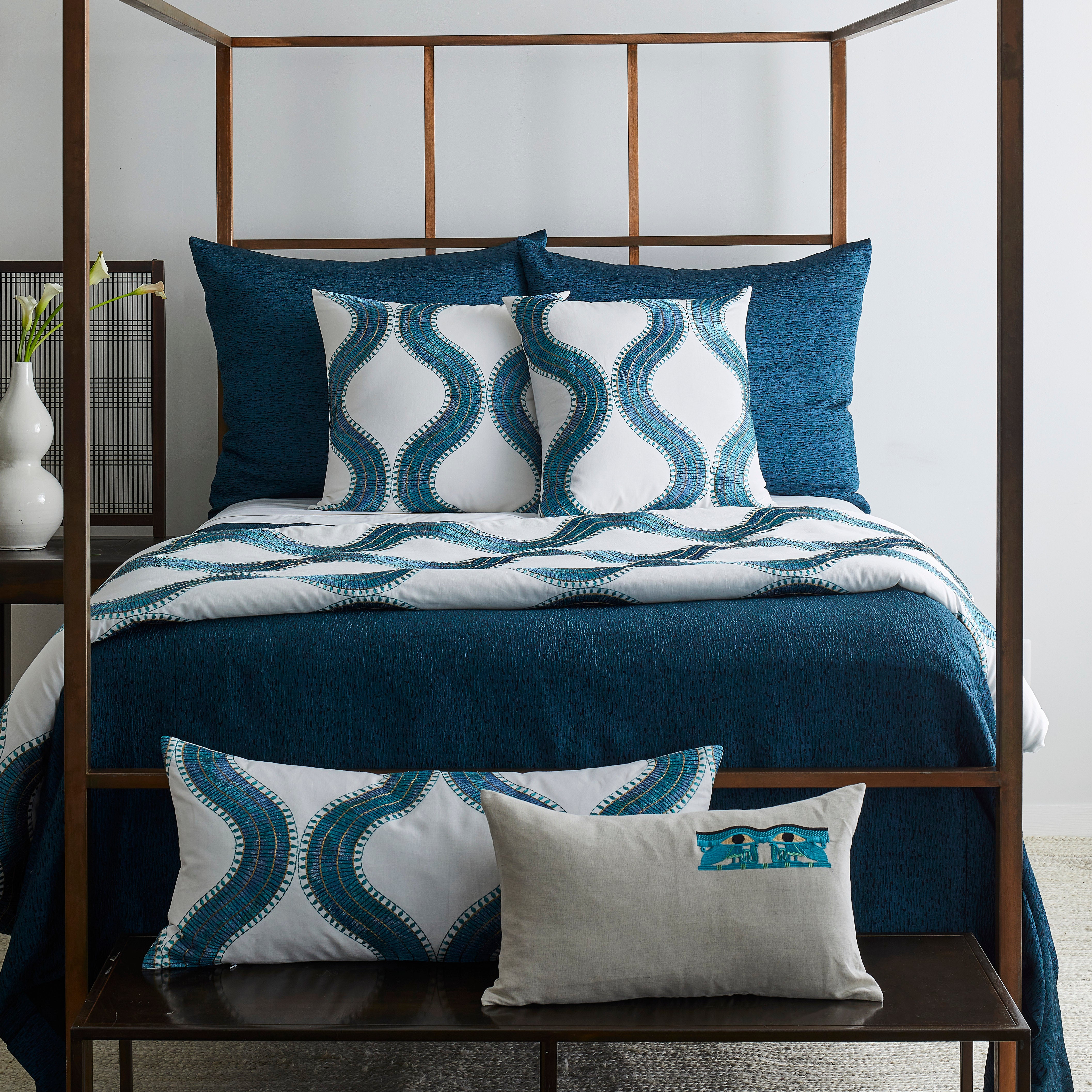 Luxury Asperitas Coverlet - Soft & Breathable Bedspread for All Seasons - Perfect for Bedroom, Guest Room, or Dorm Decor