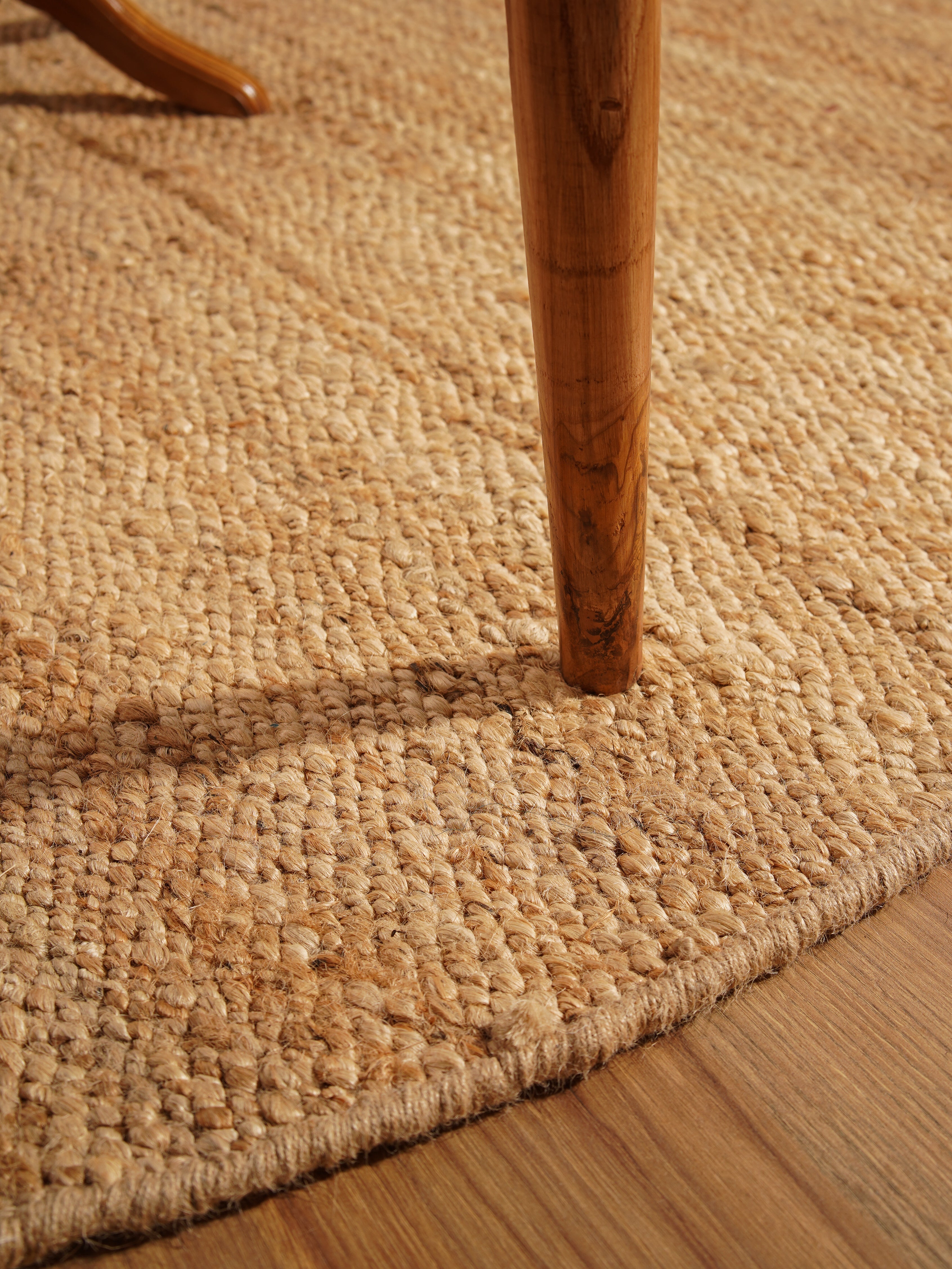 Classic Handwoven Jute Braided Rug - Natural Fiber Floor Mat for Living Room, Bedroom, or Entryway - Eco-Friendly Home Decor