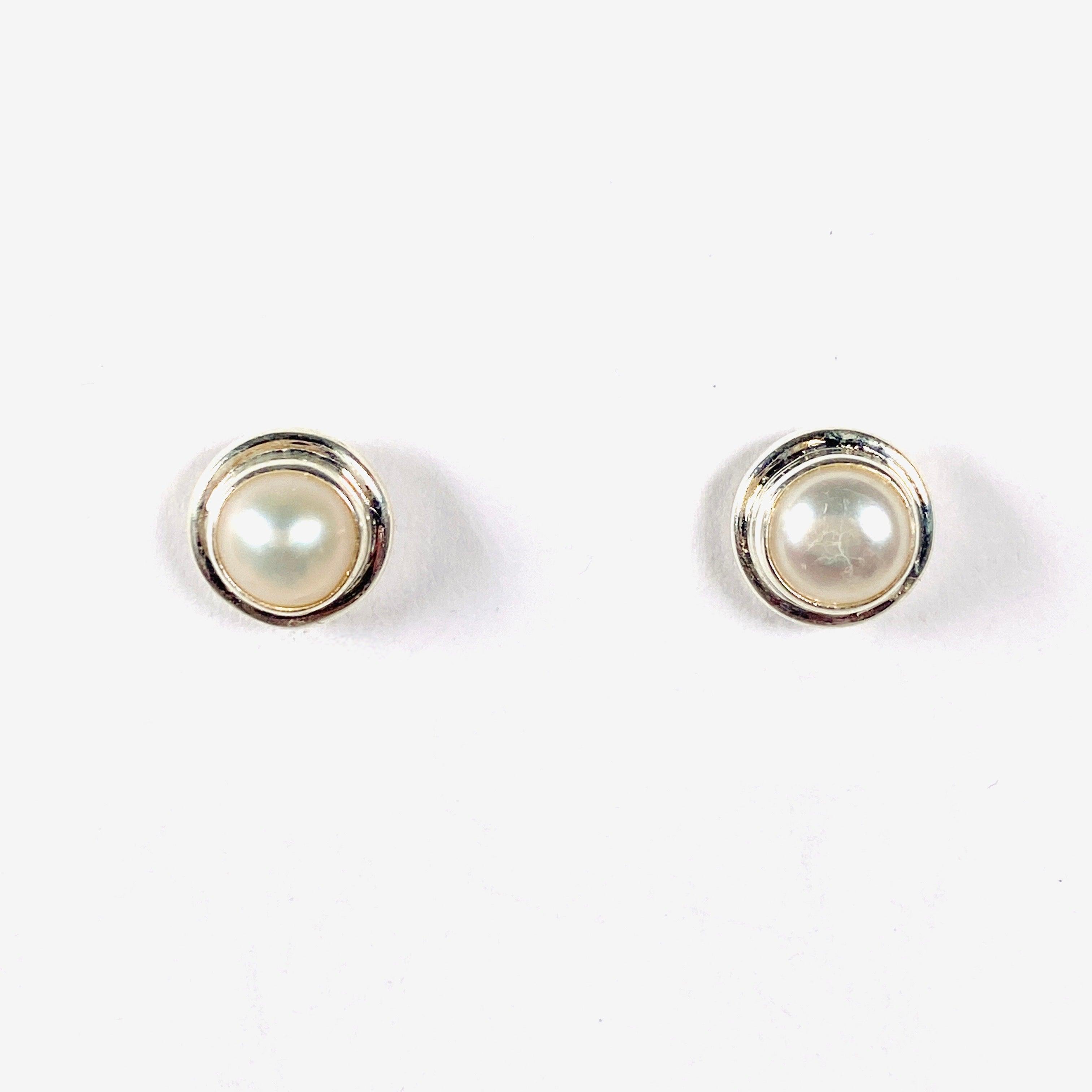 KEGJ1367 Round Pearl Stud Earrings - Elegant & Timeless Jewelry for Women - Perfect for Weddings, Parties & Everyday Wear