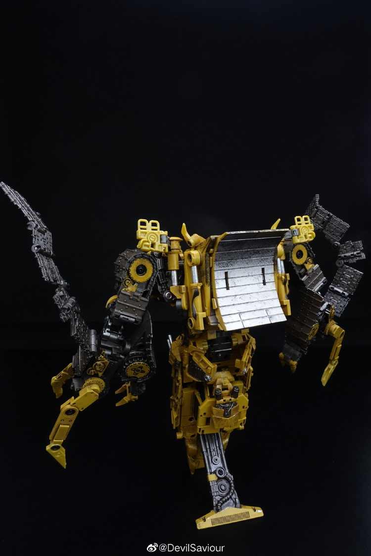 Devil Saviour DS 06 Sweeping Trouble Maker Combiner - Transformable Robot Toy for Collectors & Action Play | Perfect for Display, Gifts & Anime Fans