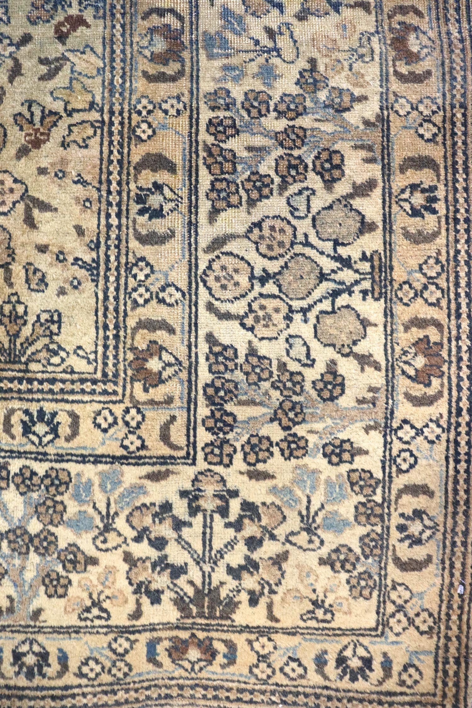Antique Tabriz Handwoven Traditional Persian Rug - J66204 | Perfect for Living Room, Bedroom & Home Decor