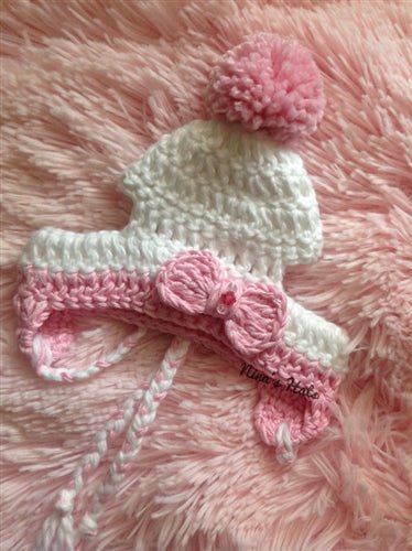 Fashionable Knit Beanie with Two Flowers and Pom Pom - Winter Accessory for Women, Perfect for Cold Weather & Outdoor Activities