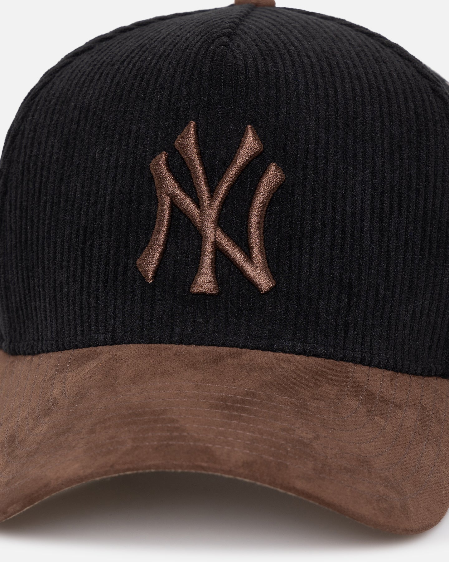 New York Yankees 'Black Barren' 47 Brand Snapback Hat - Adjustable Black Baseball Cap for Men & Women - Perfect for Sports Games, Streetwear Fashion & Casual Outfits