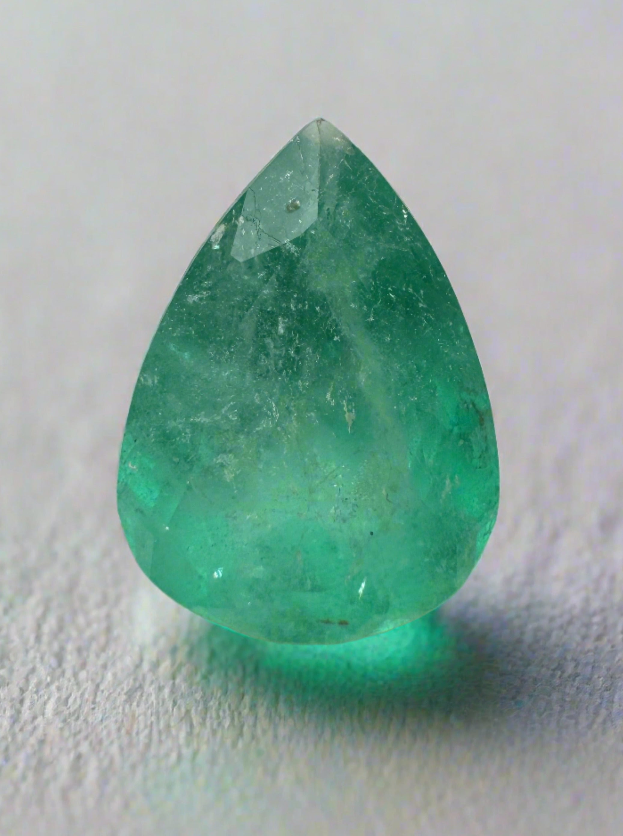 3.0 Carat Natural Colombian Emerald Pear Cut Loose Gemstone - Bluish Green Chunky Stone for Jewelry Making, Engagement Rings & Luxury Gifts
