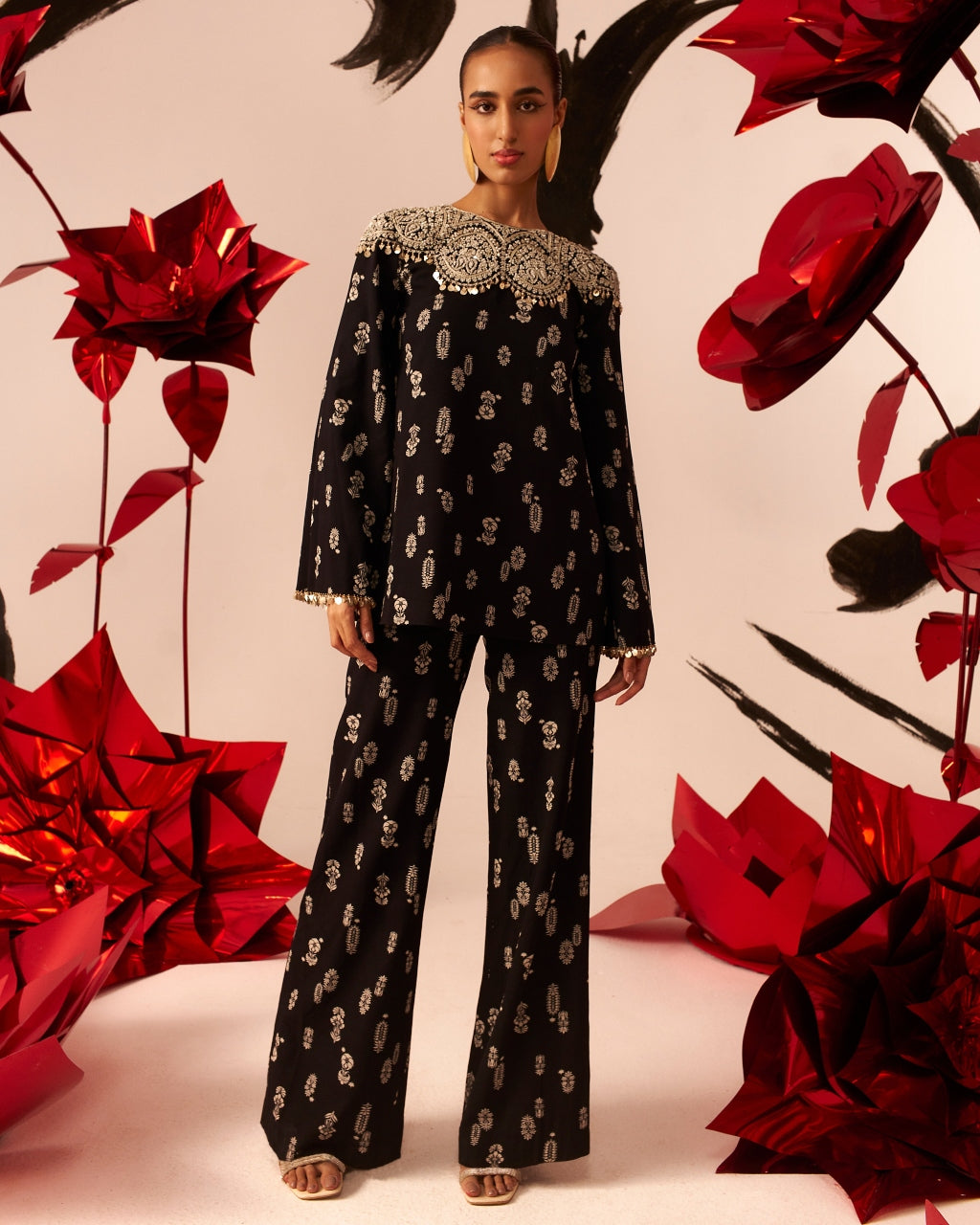 Elegant Black Floret Tunic and Pants Set - Floral Print Women's Loungewear for Casual Wear, Yoga, and Home Relaxation