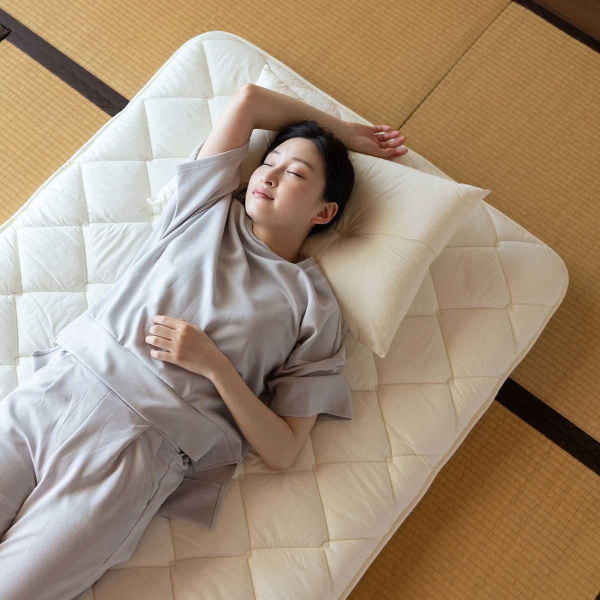 EMOOR Japanese Futon Mattress CLASSE Twin - Foldable Floor Sleeping Bed Tatami Mat | Made in Japan | White Cotton | Perfect for Small Spaces, Guest Rooms & Minimalist Home Decor