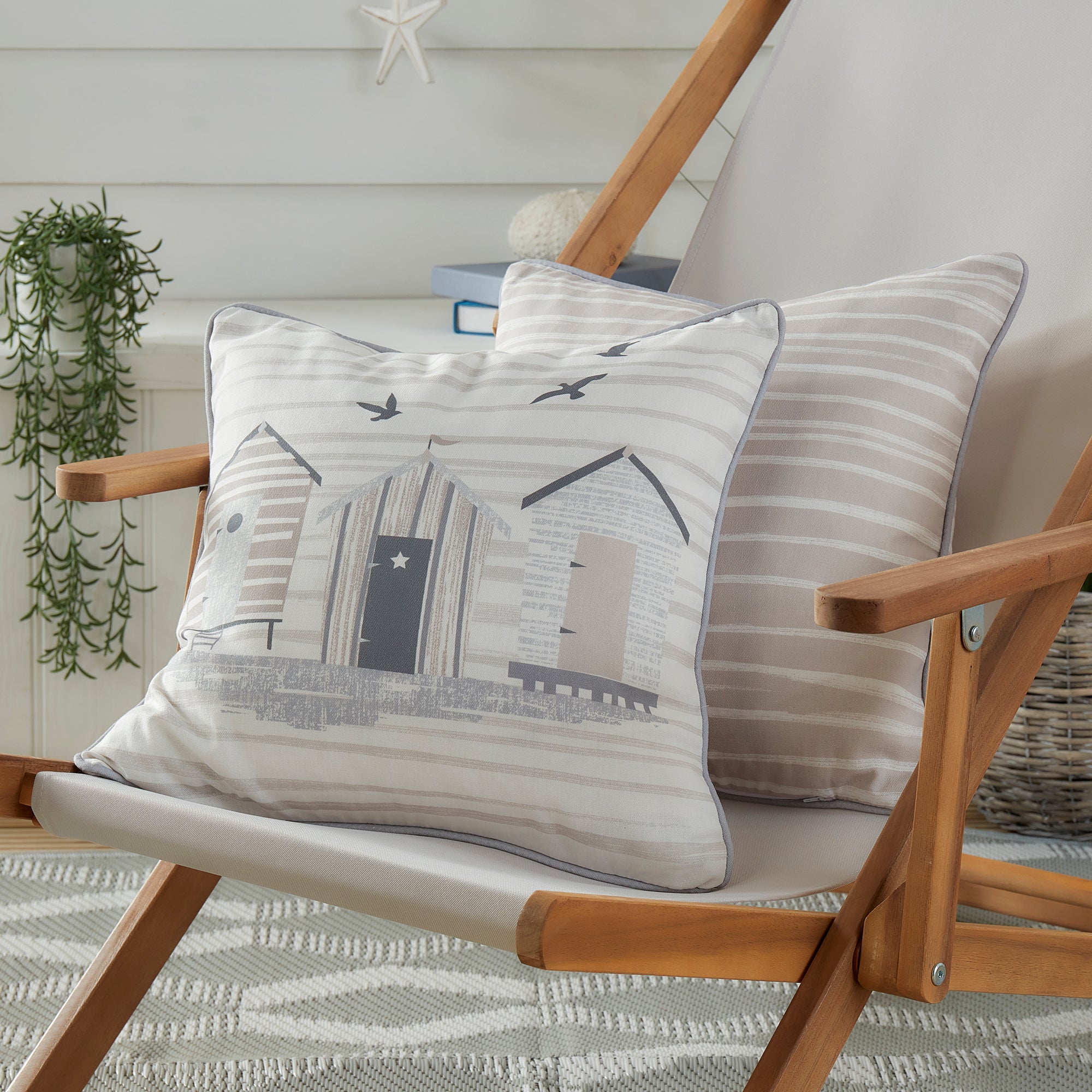 Fusion Beach Huts Outdoor Cushion - Waterproof Natural Cotton Cushion for Patio, Poolside & Beach Lounging - Perfect for Outdoor Furniture, Sunbathing and Coastal Decor