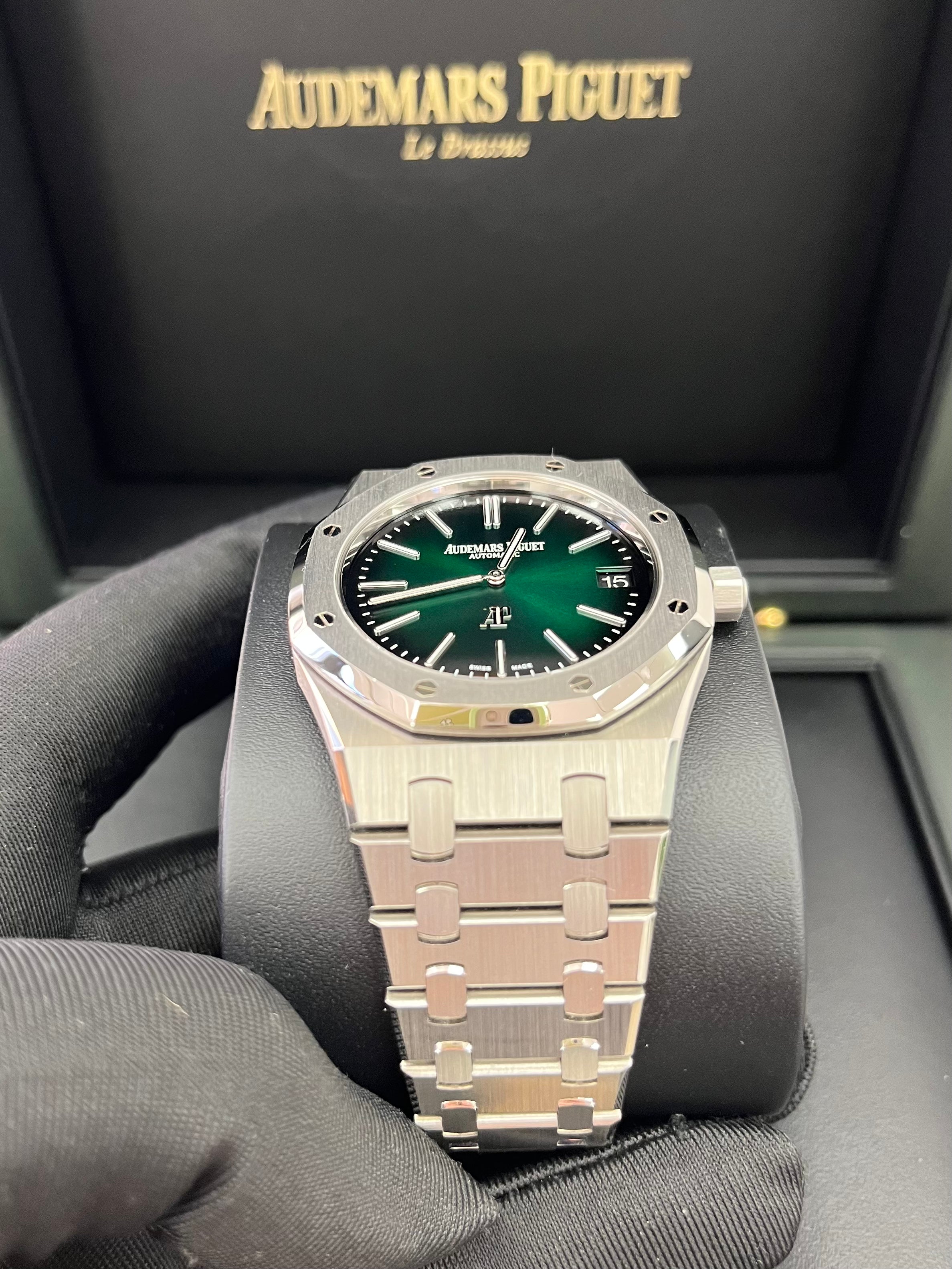 Audemars Piguet Royal Oak Jumbo Extra Thin 15202PT.OO.1240PT.01 Platinum Men's Watch - Luxury Dress Watch for Business & Formal Occasions