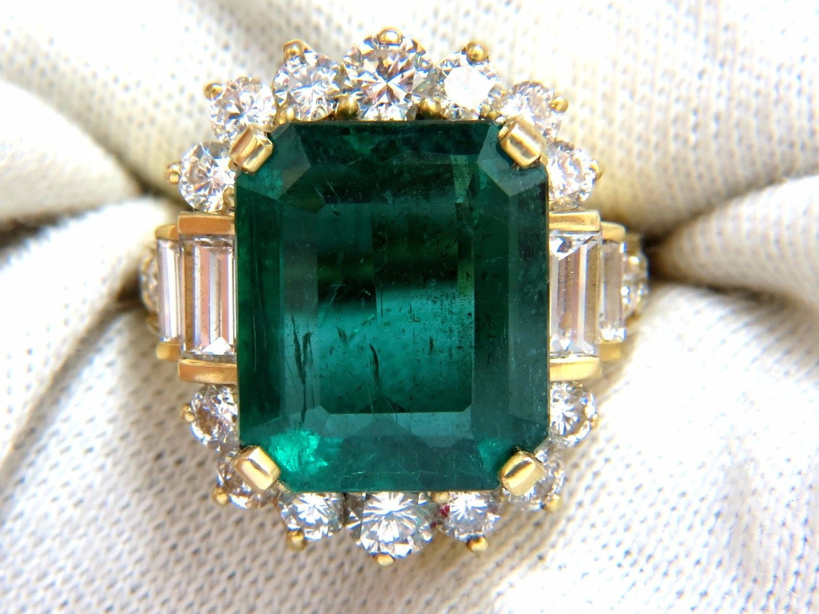 GIA Certified 17.60ct Natural Green Emerald Diamond Ring in 18K Gold F1 - Elegant Jewelry for Weddings, Anniversaries & Special Occasions