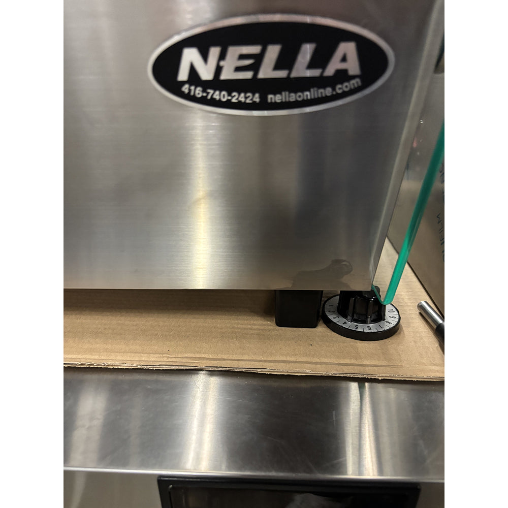 Used Nella 27 Countertop Curved Glass Display Warmer - 4.24 Cu. Ft. Commercial Food Warmer (Model 47454) - Perfect for Bakeries, Cafes & Buffet Serving