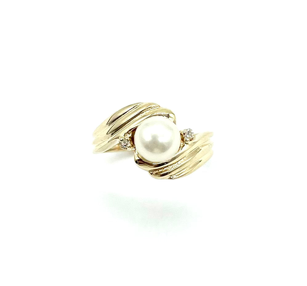 Exquisite 14K Gold Pearl Ring with Diamond Accents - Elegant Bridal Jewelry for Weddings, Anniversaries & Special Occasions
