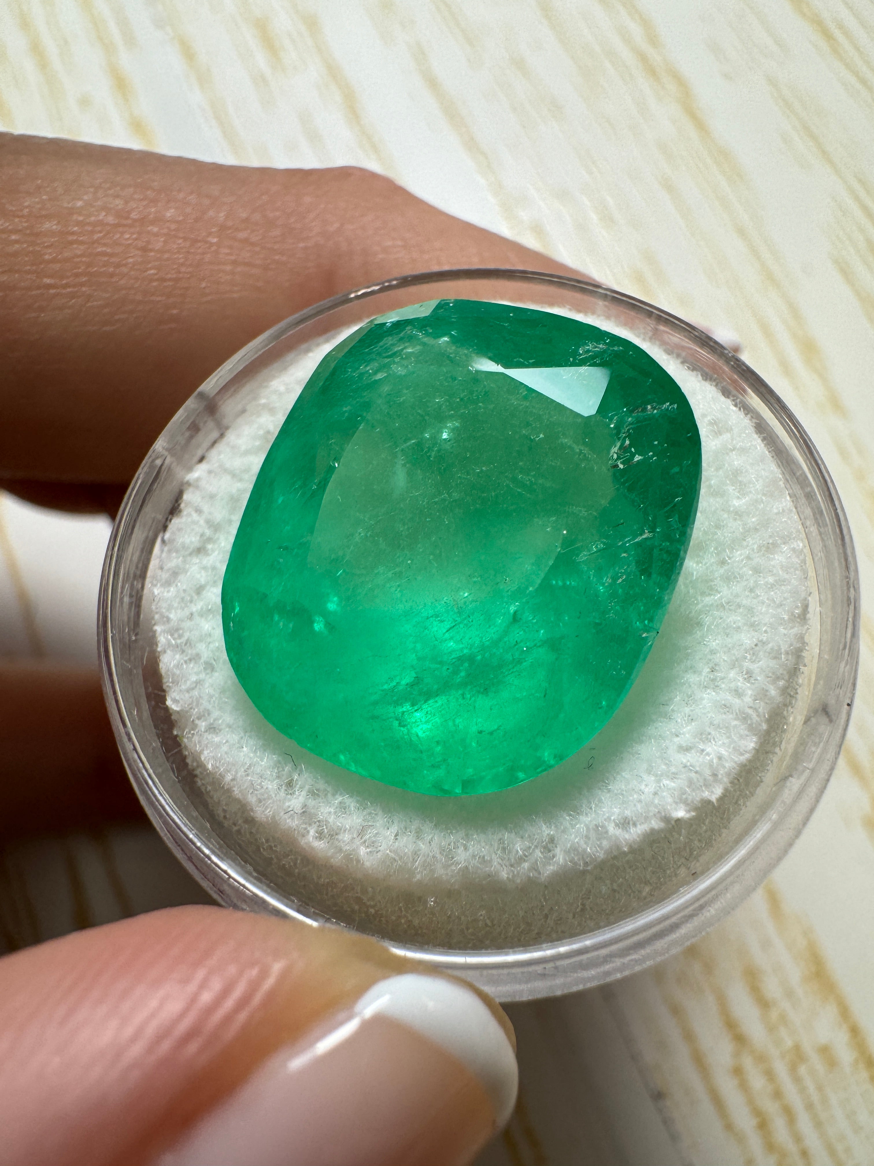 22.61 Carat Natural Colombian Emerald - Loose Cushion Cut Gemstone for Jewelry Making (18x16mm, Spring Green) | Perfect for Engagement Rings, Necklaces & Custom Designs