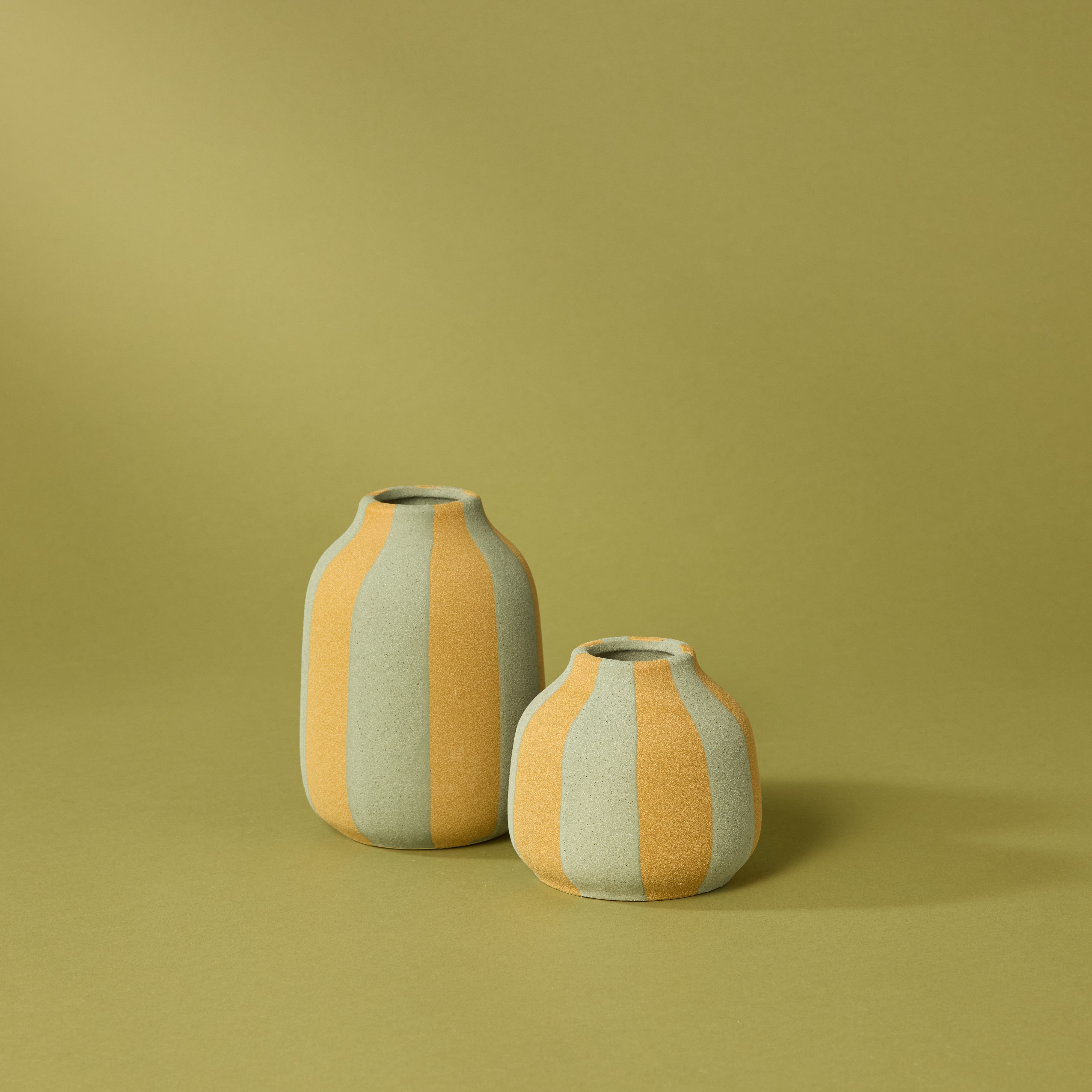 Tanis Brown Ceramic Vase - 16cm Handcrafted Home Decor for Living Room, Dining Table & Office Desk