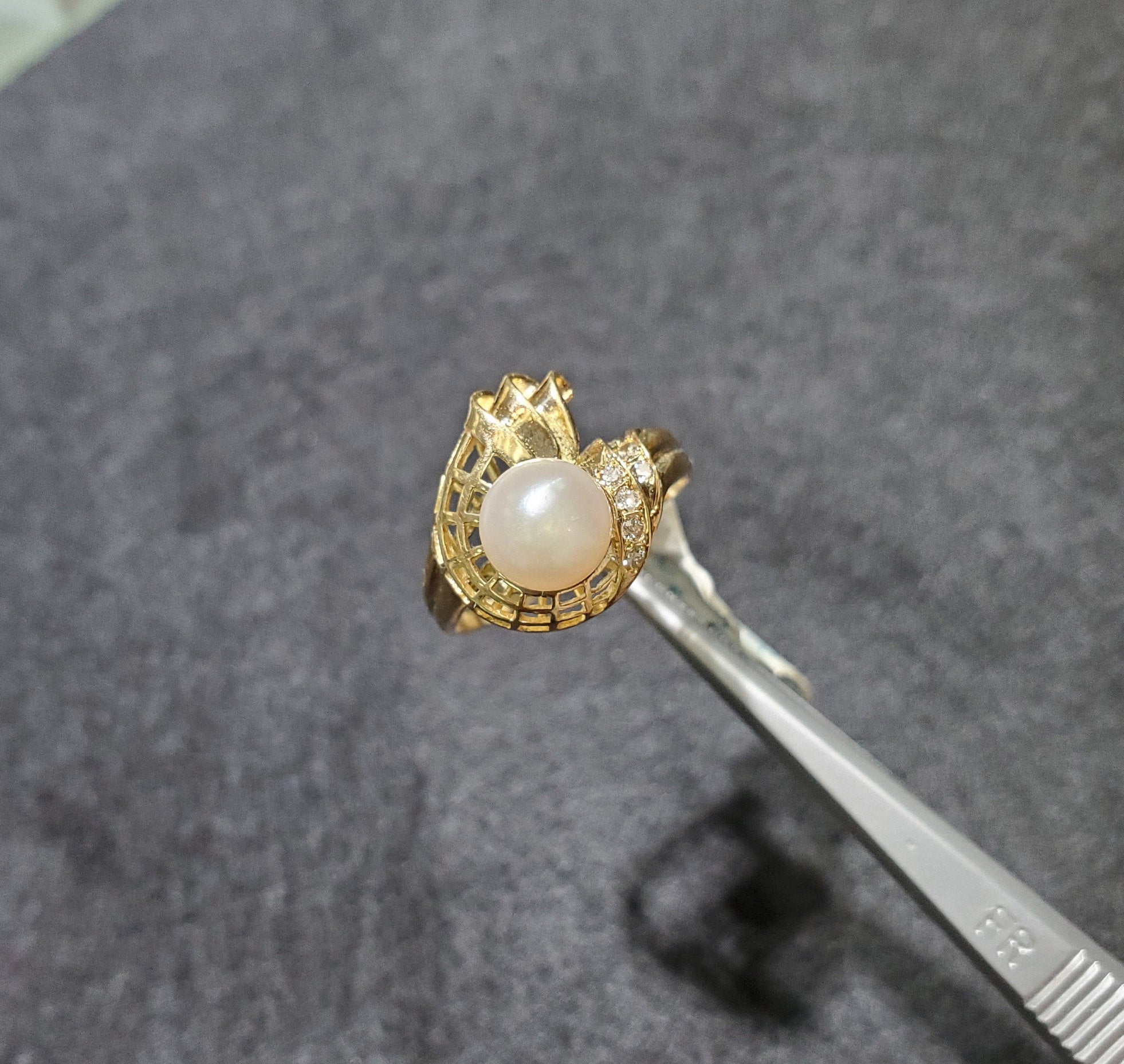 14K Yellow Gold Seashell Shaped Diamond Pearl Ring - Elegant Beach Wedding Jewelry for Brides & Anniversary Gifts