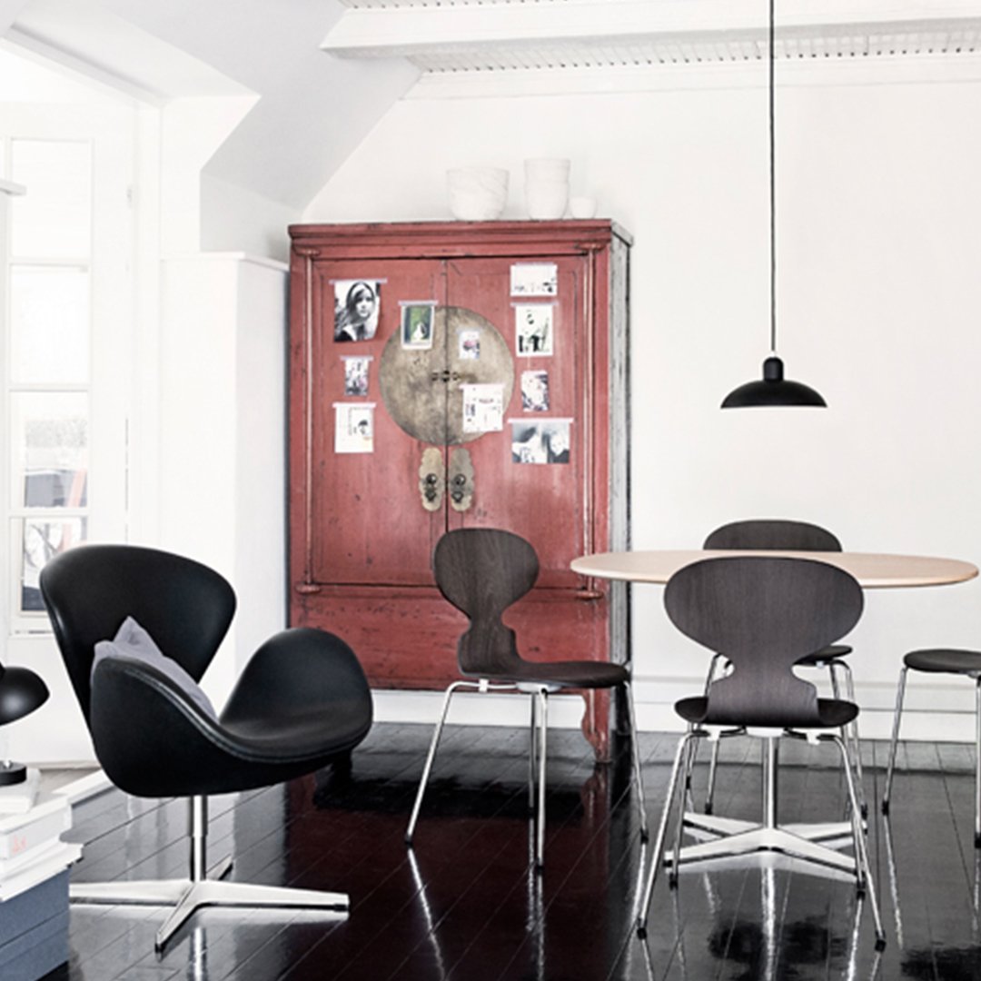 Round Dining Table with 4-Star Base - Modern Kitchen & Dining Room Furniture for Family Gatherings & Dinner Parties