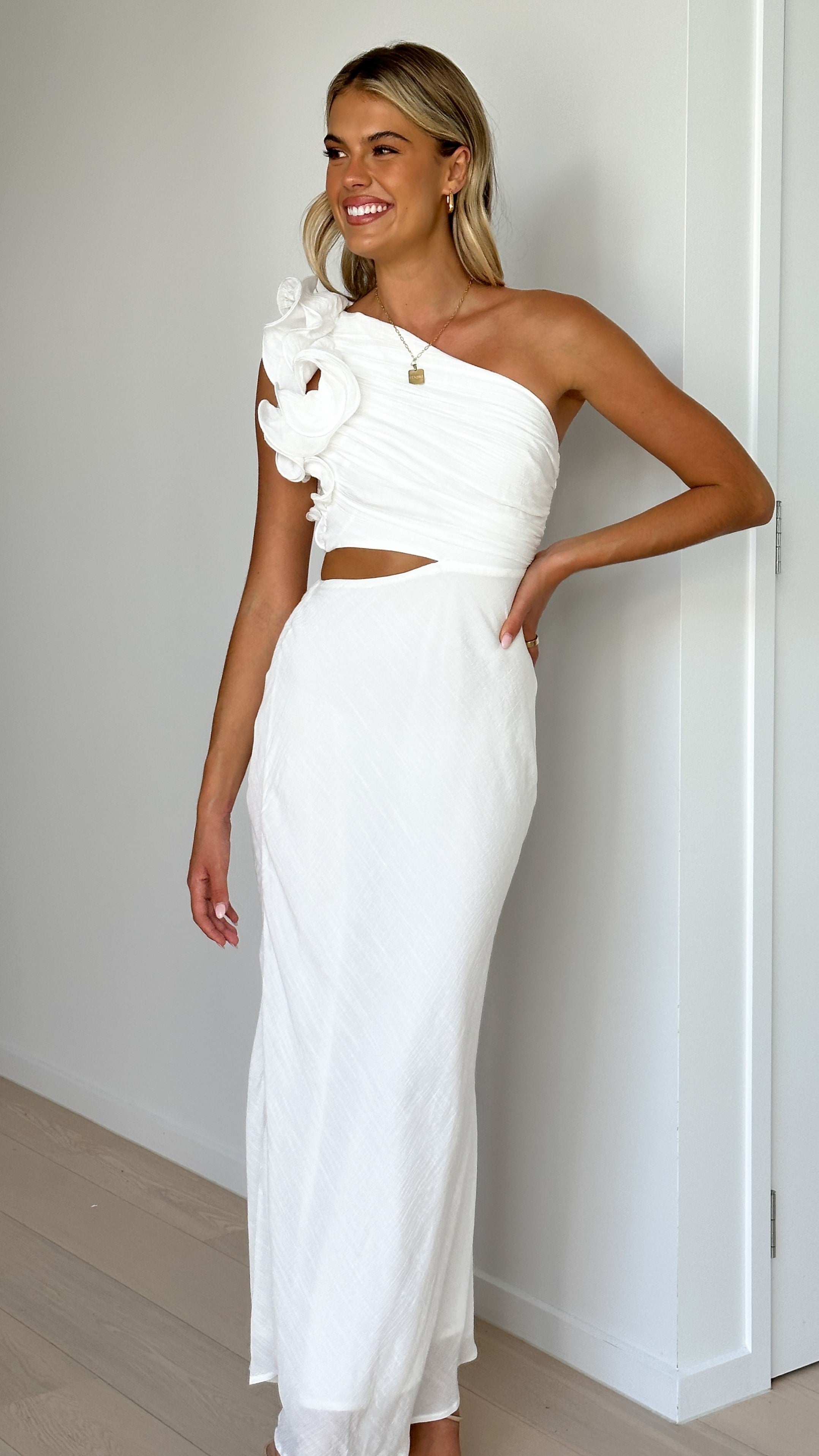 Elegant Amina Maxi Dress in White - Perfect for Summer Beach Vacations, Weddings & Casual Outings