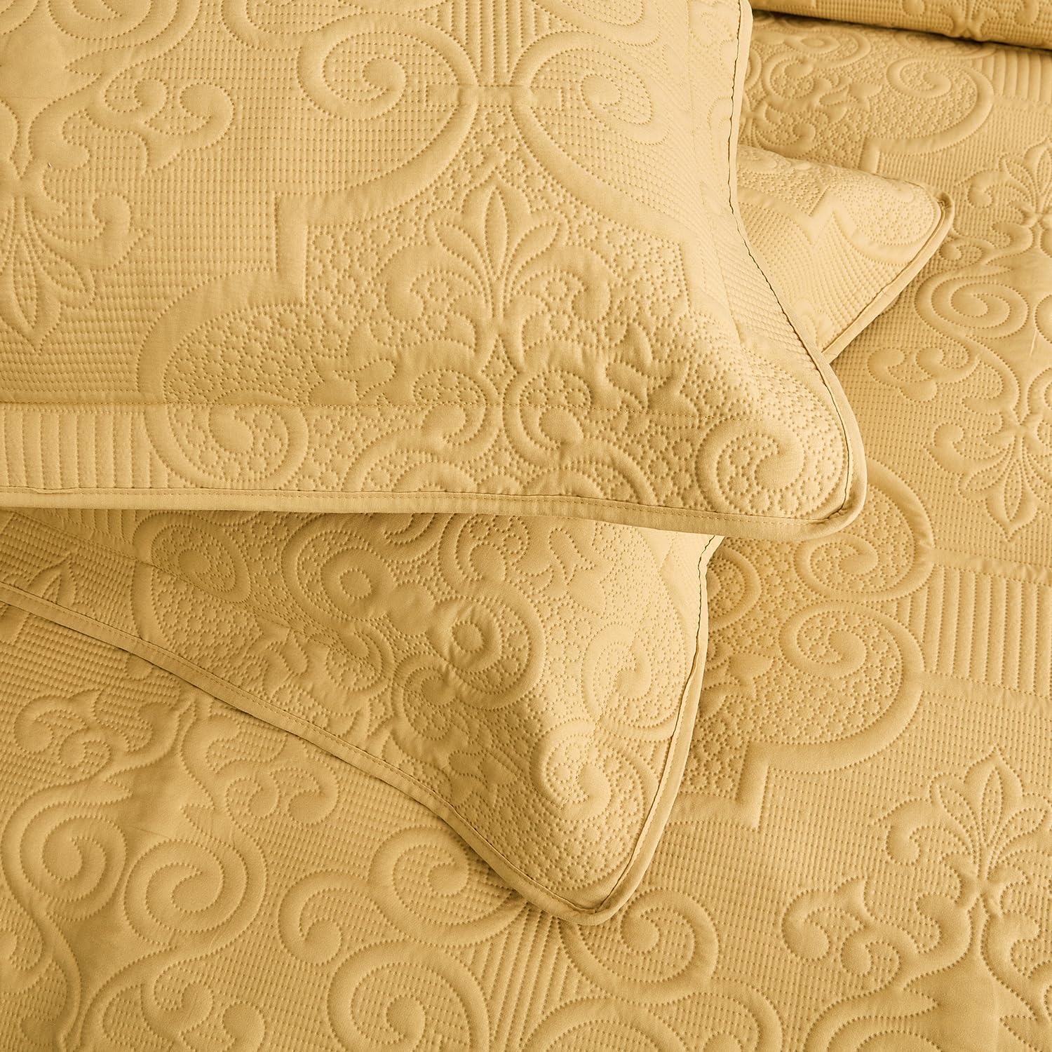 CHIXIN Twin Size Quilt Set - Honey Gold Damask Paisley Bedspread Coverlet with Ultrasonic Quilting | Reversible Lightweight 4-Piece Bedding | Perfect for Guest Rooms, Dorm Decor & Cozy Bedroom Makeovers