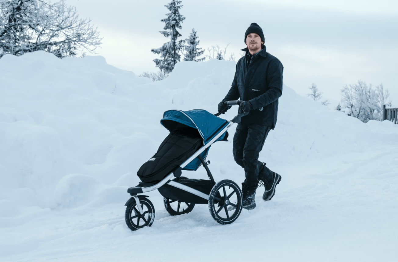 Thule Footmuff Sport Black - Winter Stroller Foot Cover for Babies & Toddlers - Warm & Waterproof - Perfect for Cold Weather Walks & Outdoor Adventures