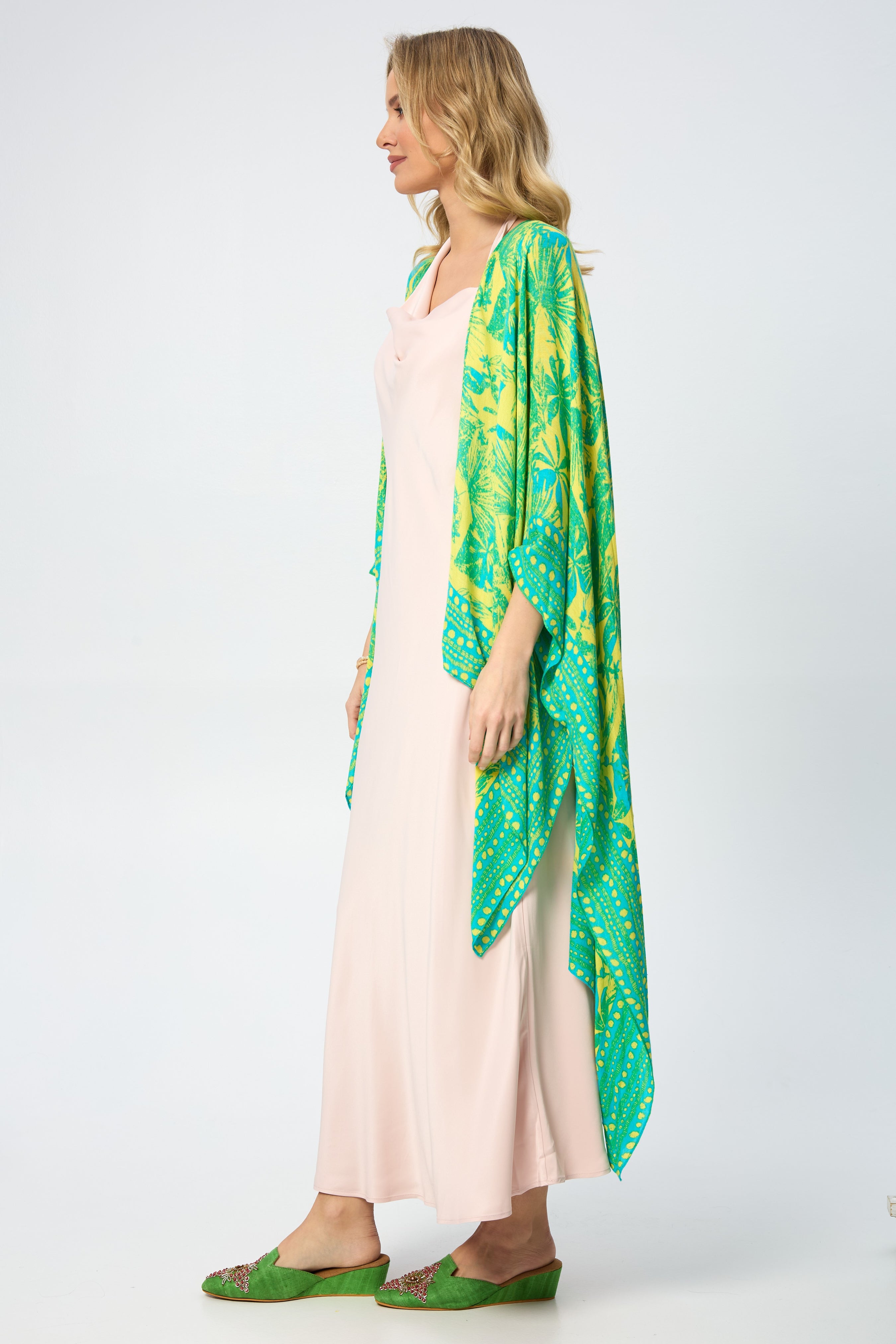 Stylish Tropical Print Kimono Robe - Lightweight Summer Cover Up for Women - Perfect for Beach, Pool, and Vacation Wear