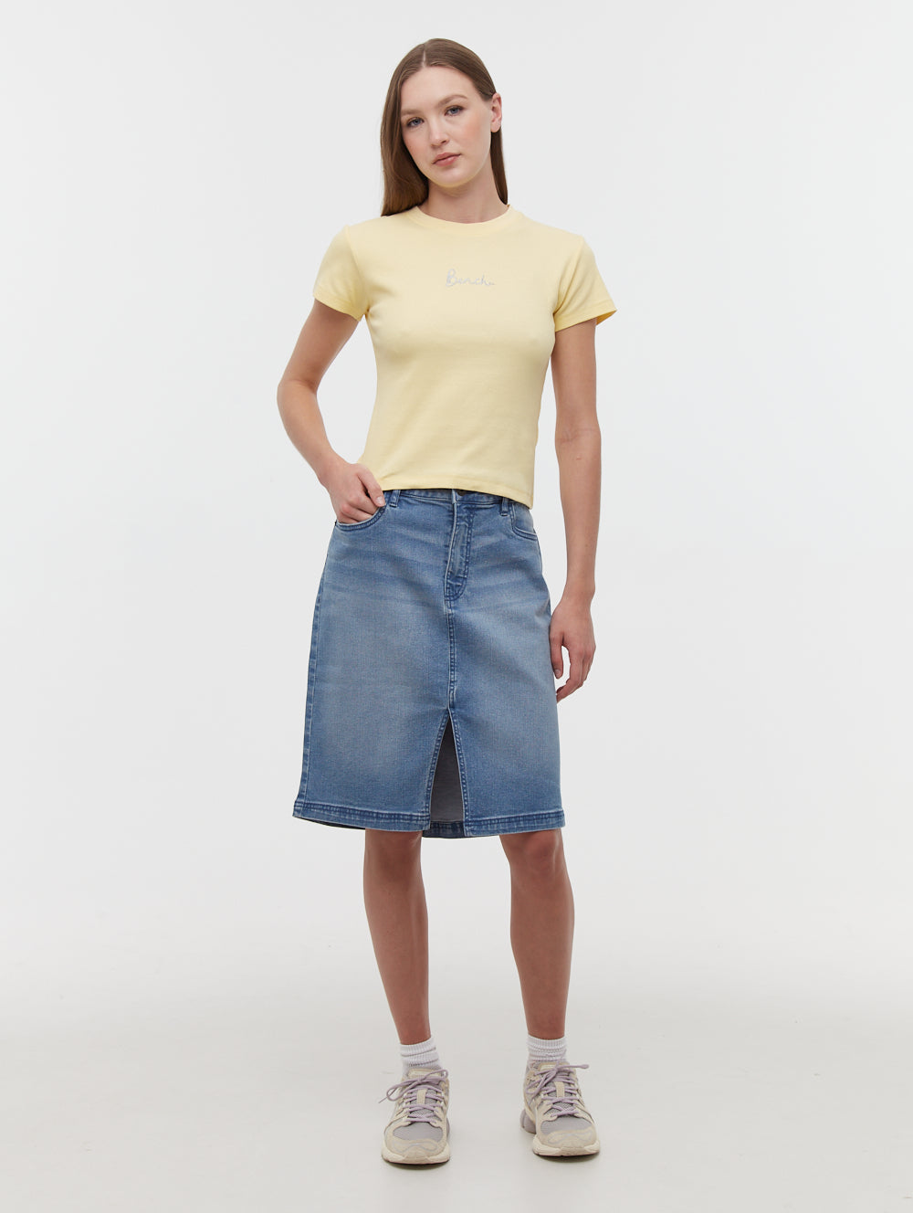 Tarryn Script Emblem T-Shirt - Stylish Graphic Tee for Men & Women | Perfect for Casual Wear, Street Fashion & Everyday Outfits
