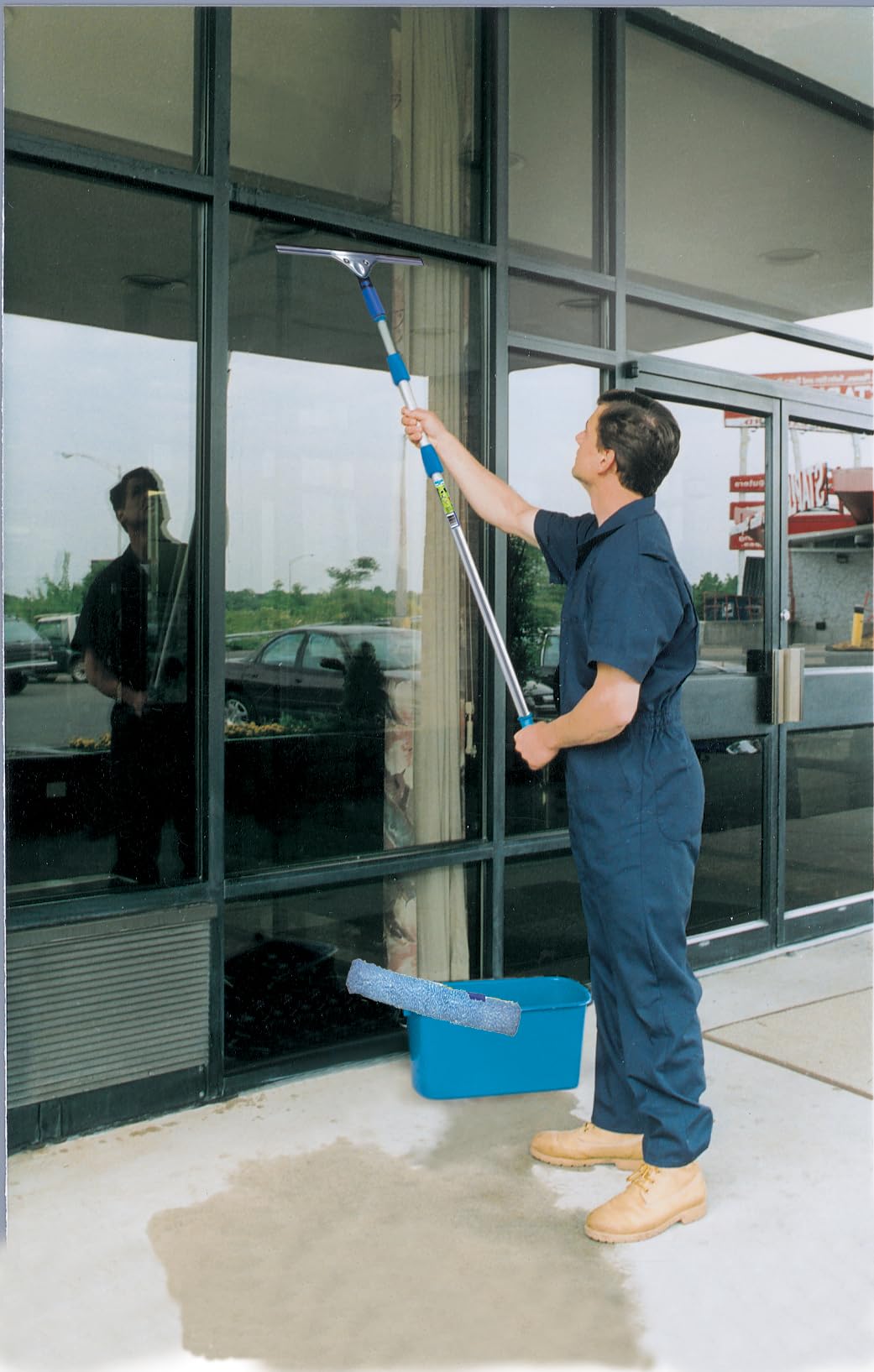 Unger Professional 18-Inch Performance Grip Window & Glass Cleaning Squeegee - Heavy Duty Commercial Squeegee for Streak-Free Cleaning - Perfect for Large Windows, Storefronts, and Home Glass Cleaning
