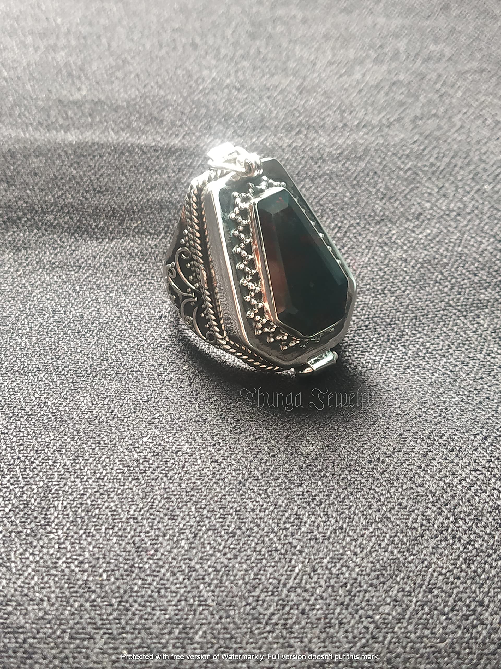 Oyster Copper Turquoise Coffin Poison Ring - Handmade Silver Compartment Box Ring with Howlite & Black Onyx - Openable Gift for Mom - Perfect for Gothic Fashion, Witchy Aesthetic & Unique Jewelry Collections