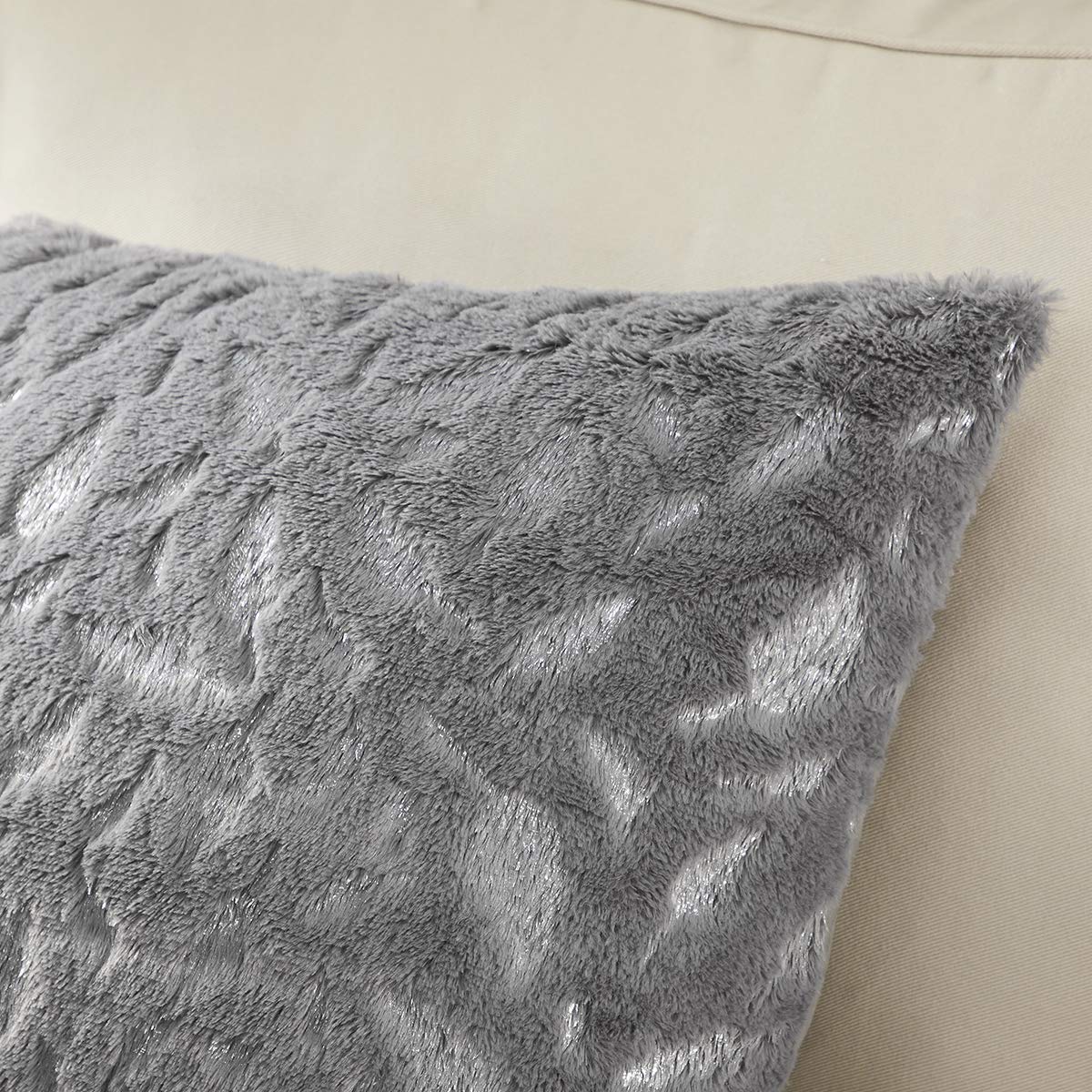 Premium 18x18 Inch Throw Pillow Covers Set of 2 - Soft Dark Grey Faux Fur with Elegant Silver Leaf Design for Couch, Bed & Home Decor - 45x45 cm Farmhouse Style Accent Pillows - Perfect for Living Room, Bedroom & Cozy Reading Nooks
