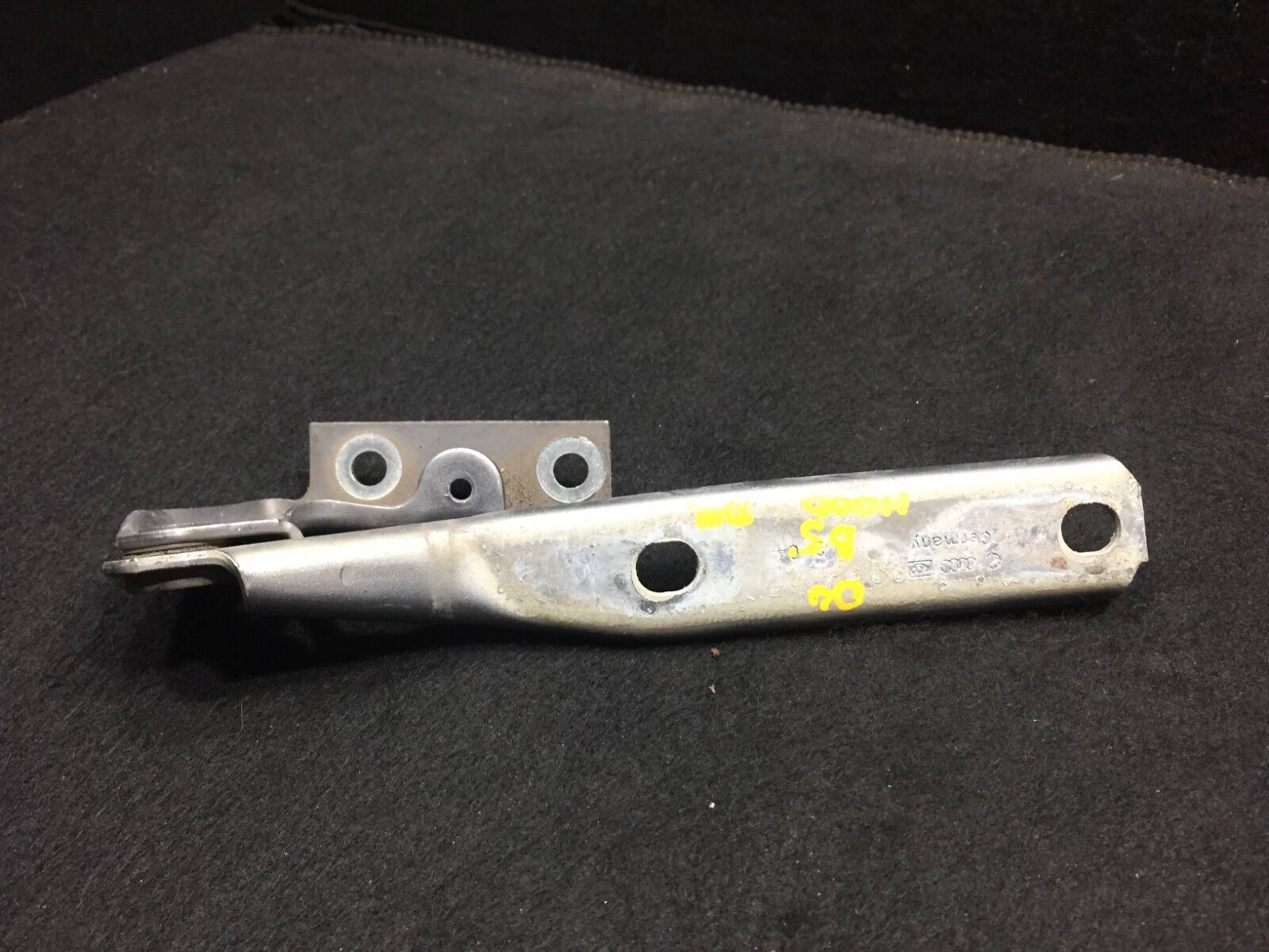 2002 2003 2004 2005 Volkswagen Passat Left Driver Side Hood Hinge OEM D23 Replacement Part - Perfect for Car Repair & Maintenance