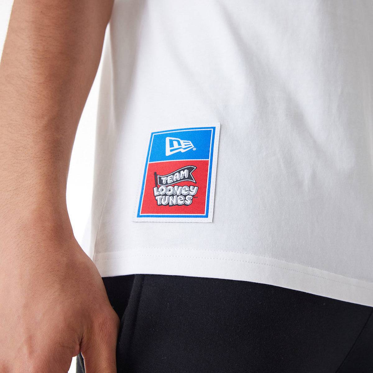 Looney Tunes Team Multi-Character Graphic Oversized White T-Shirt for Men & Women | New Era 9FIFTY Snapback Style | Casual Wear, Cosplay & Fan Merchandise