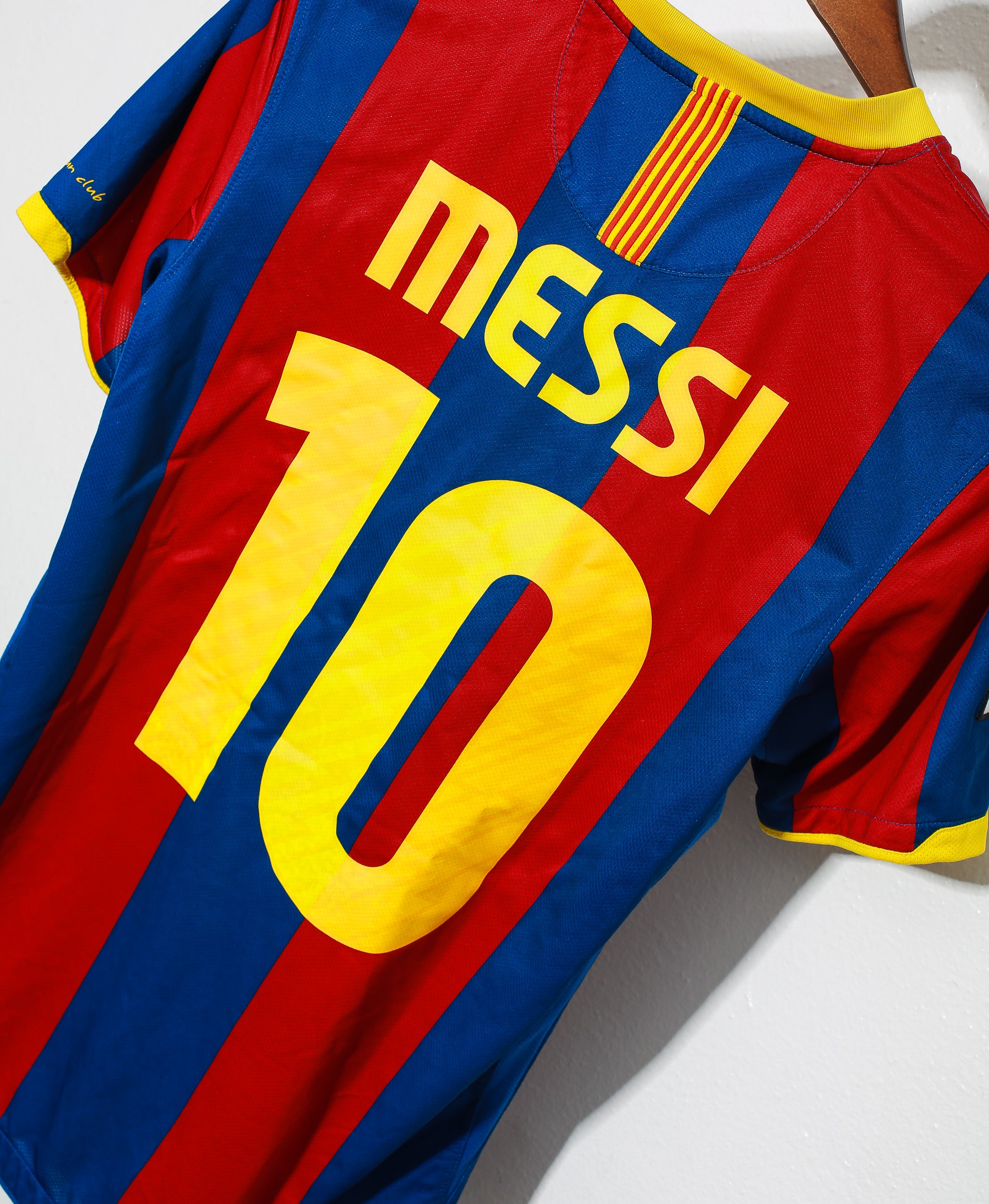 Authentic 2010-2011 FC Barcelona Home Jersey #10 Lionel Messi (Size S) - Perfect for Soccer Matches, Fan Collections & Sports Memorabilia
