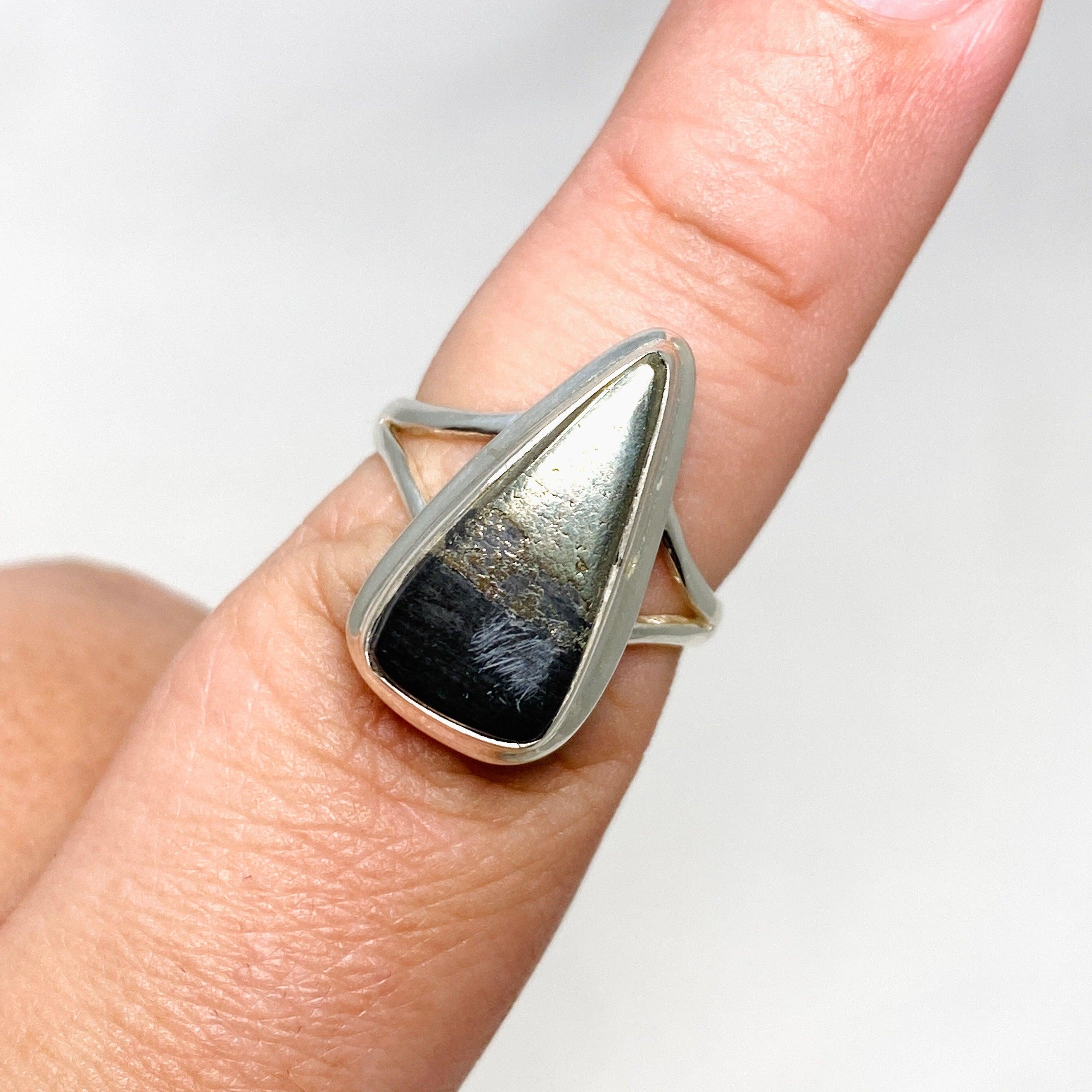 Healer's Gold Triangular Split Band Ring - Size 8 KRGJ3201 - Perfect for Boho Fashion, Spiritual Healing & Everyday Wear