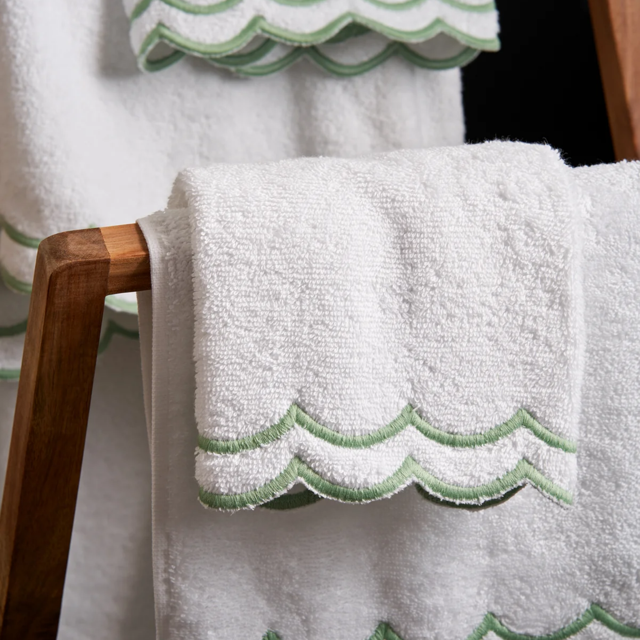 Premium Embroidered Cotton Bath Towels Set - Classic White with Scalloped Edge & Pink/Blue/Green Trim - Soft, Absorbent & Quick-Drying for Spa, Bathroom & Beach Use