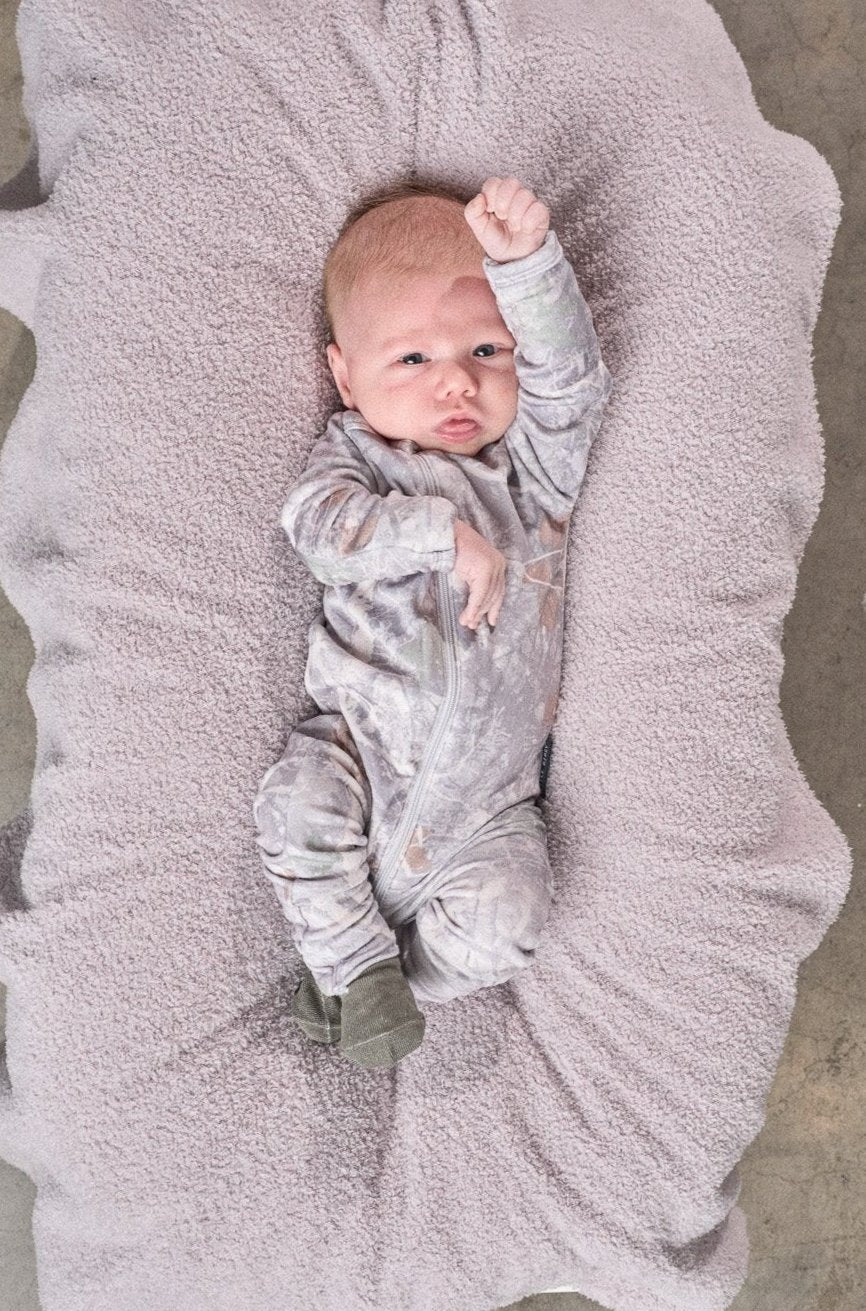 LB x Baby Breez Long Sleeve Snow Camo Romper Pajamas for Infants & Toddlers - Soft Fleece Winter Sleepwear, Cozy One-Piece Jumpsuit for Boys & Girls - Perfect for Bedtime, Lounging & Holiday Photos
