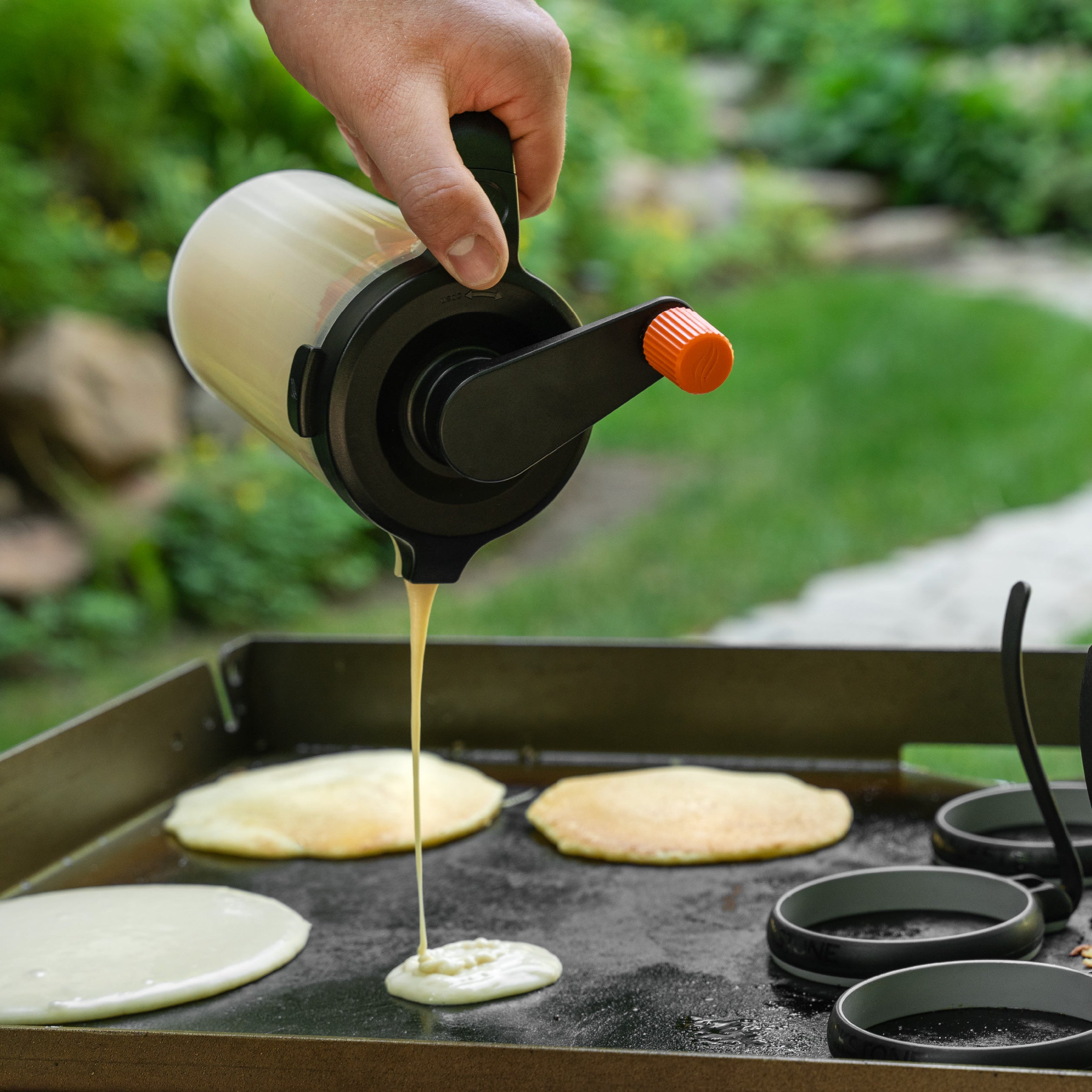 Stir & Pour Mixer - Electric Handheld Blender for Smoothies, Sauces & Baking - Perfect for Kitchen, Restaurant & Bar Use