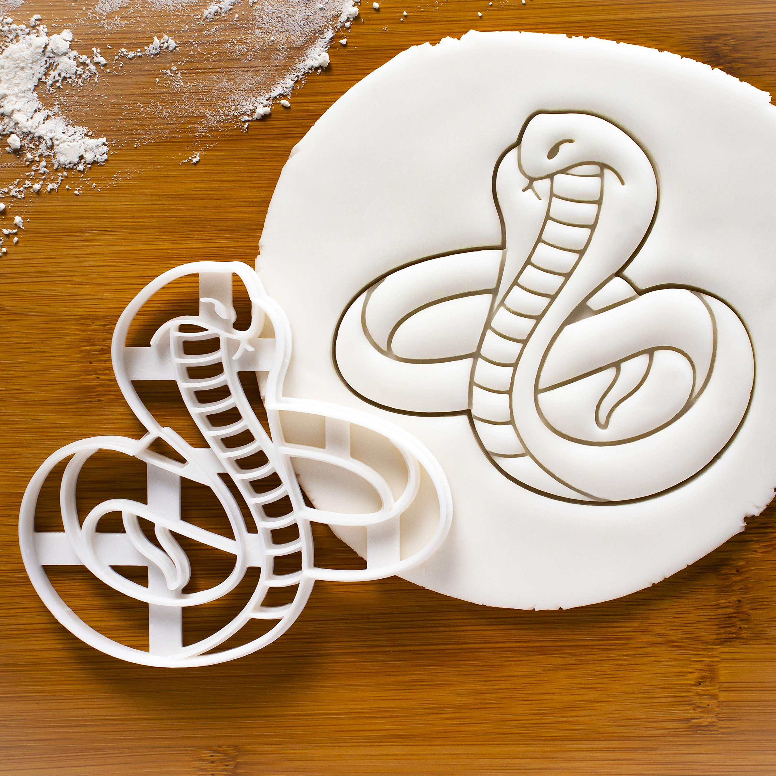 Serpent Cookie Cutter - 1 Piece Stainless Steel Snake-Shaped Baking Tool for Halloween, Christmas, and Themed Parties | Perfect for DIY Cookies, Cakes, and Pastry Decorations