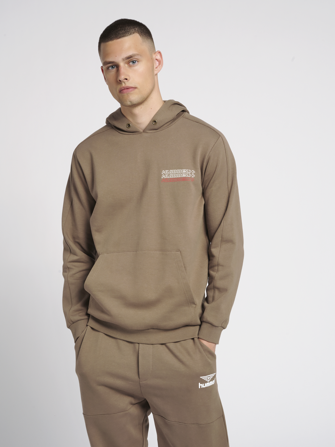 Hummel HMLDENNIS Hoodie for Men - Soft Cotton Pullover Sweatshirt with Kangaroo Pocket | Walnut Brown | Casual Streetwear & Loungewear | Perfect for Gym, Travel, and Everyday Wear