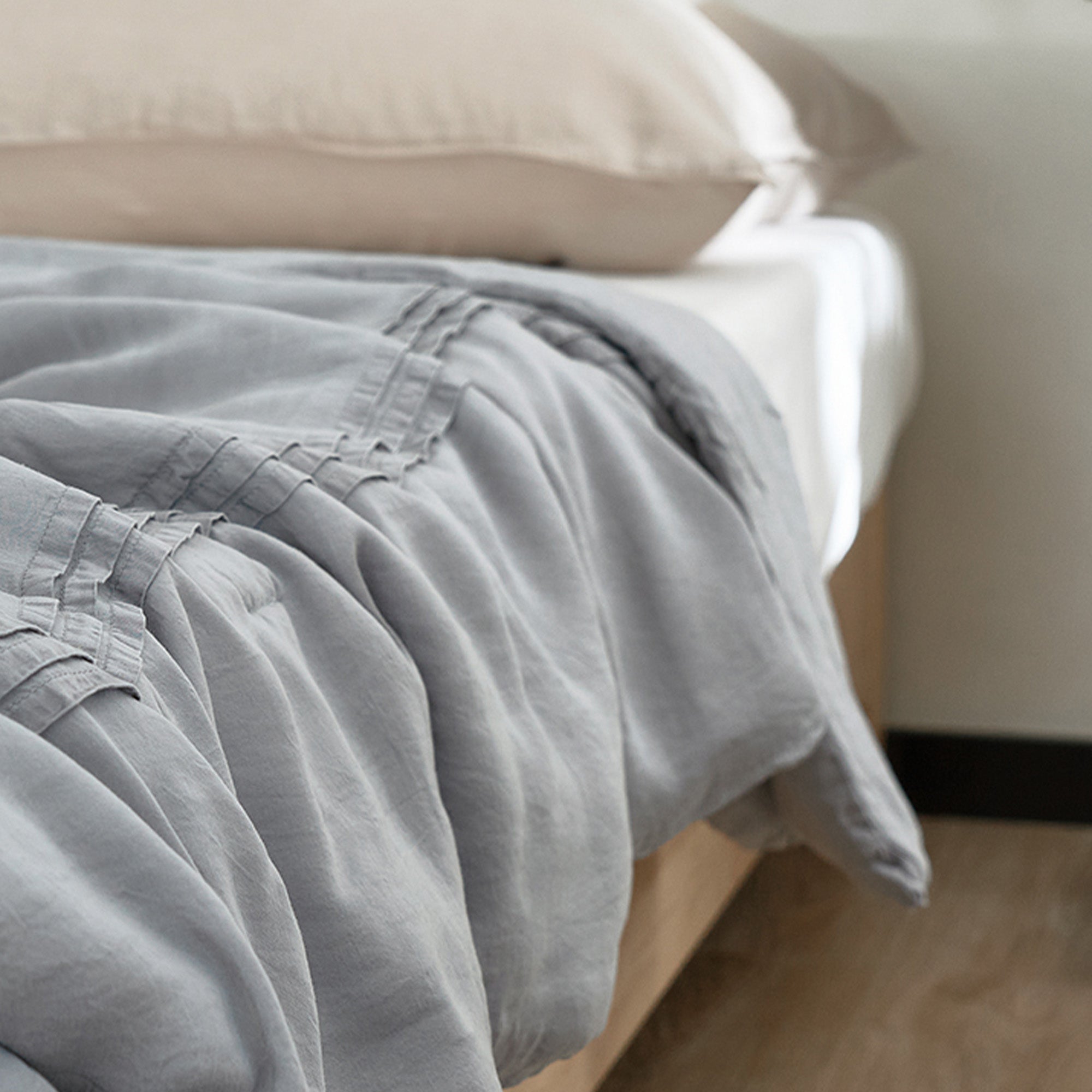 Breathable Tencel Lyocell Summer Comforter - Ultra Soft Cooling Bedding - Machine Washable Queen Size - Perfect for Hot Sleepers & Warm Weather Nights