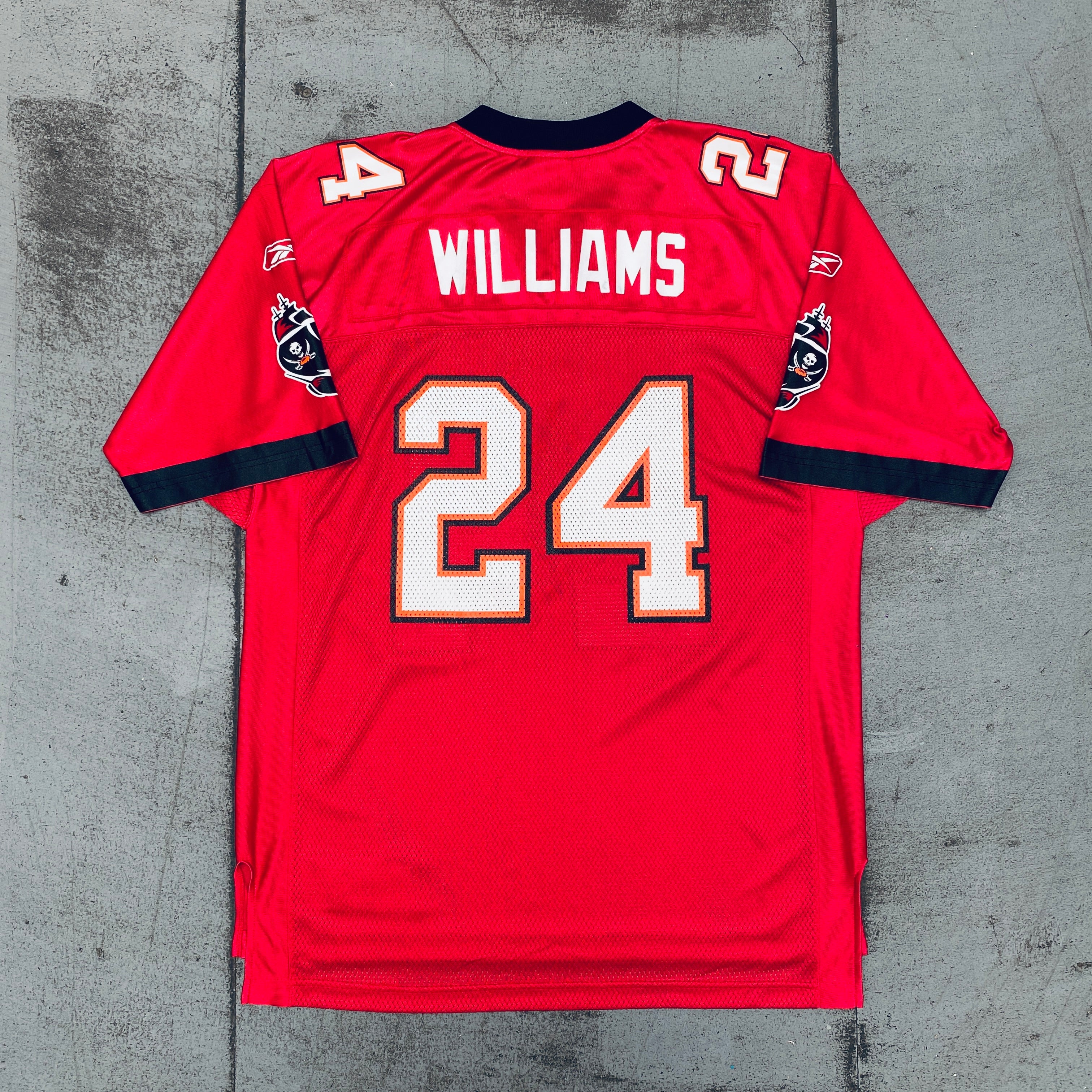2005/06 Tampa Bay Buccaneers Cadillac Williams Rookie Jersey (Large) - Authentic NFL Football Collectible for Fans & Memorabilia Display